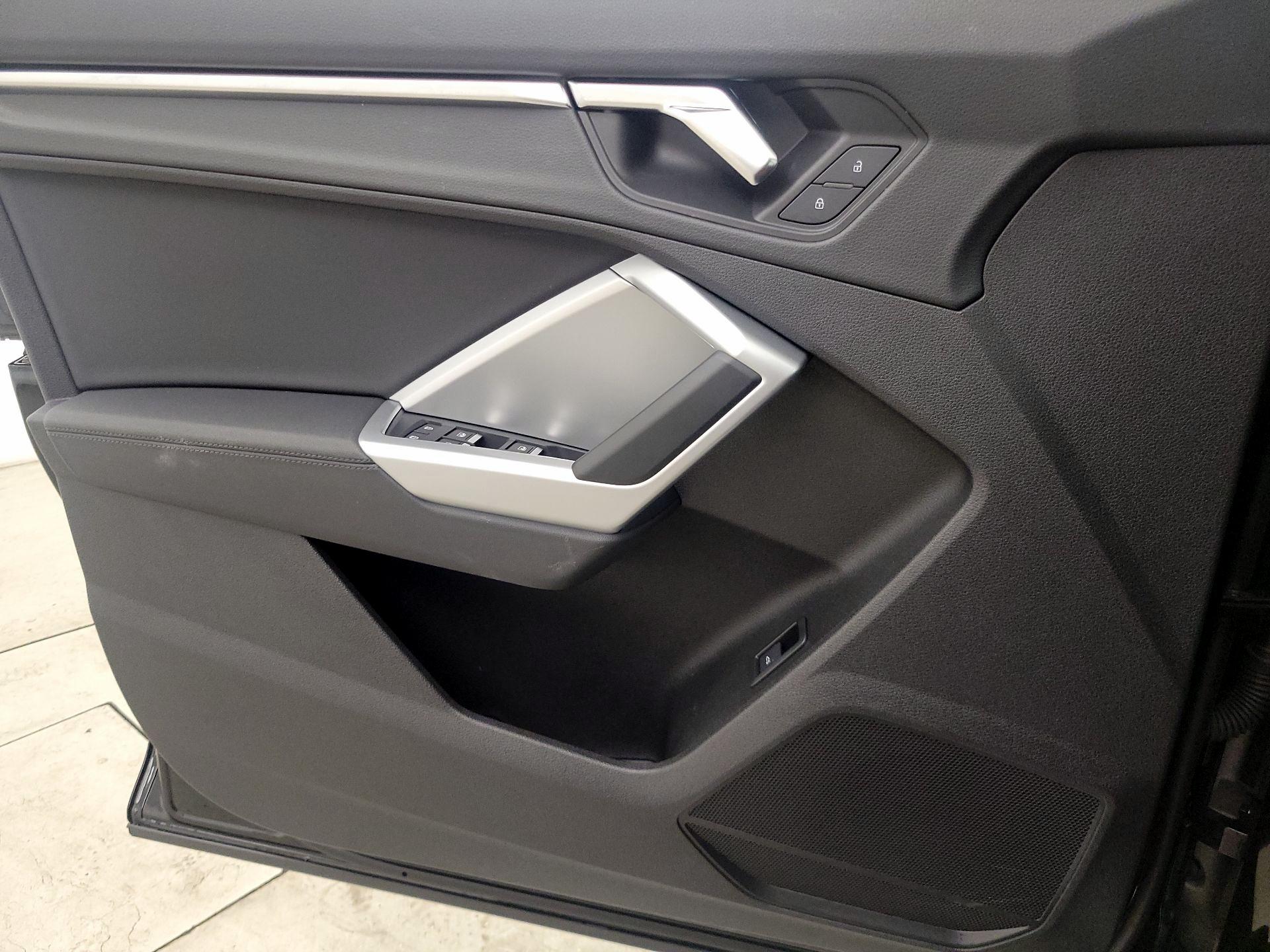 Thumbnail: 2020 Audi Q3 - 12