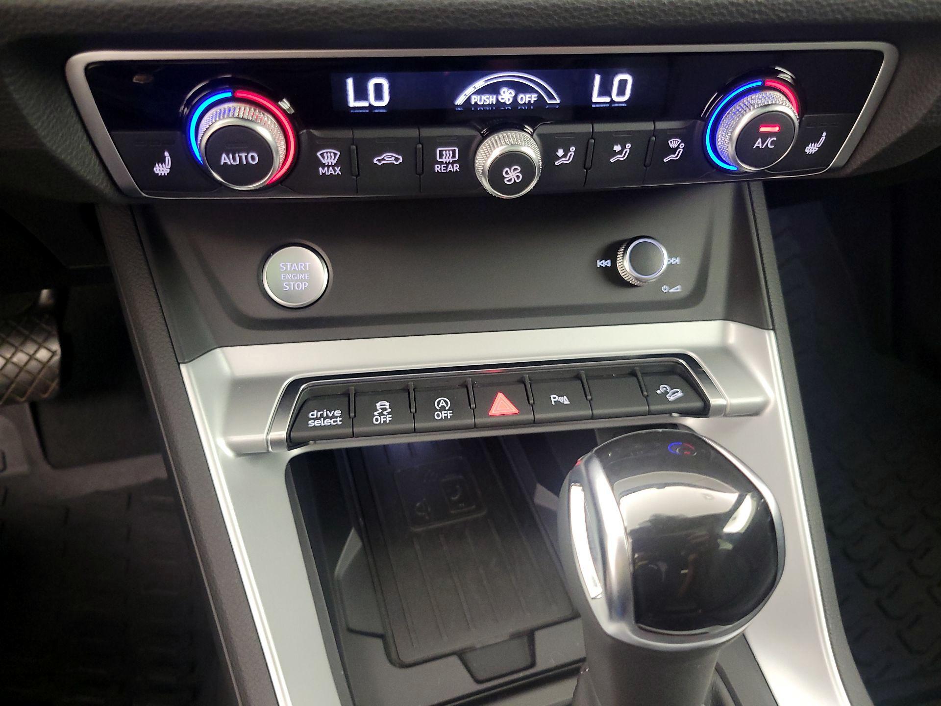 Thumbnail: 2020 Audi Q3 - 16