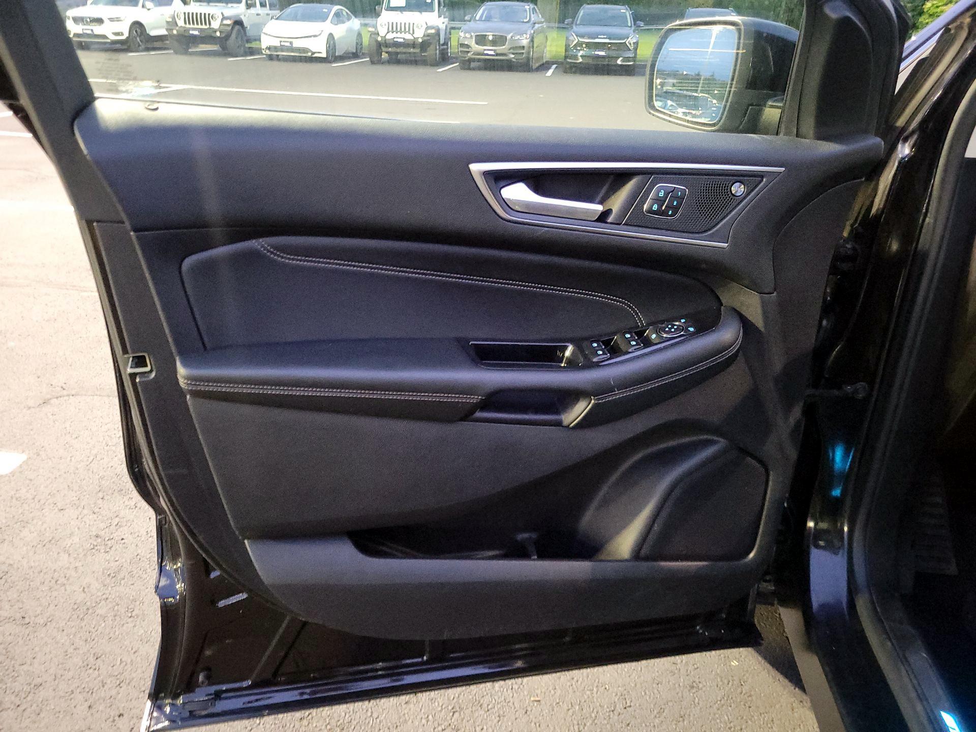 Thumbnail: 2019 Ford Edge - 10