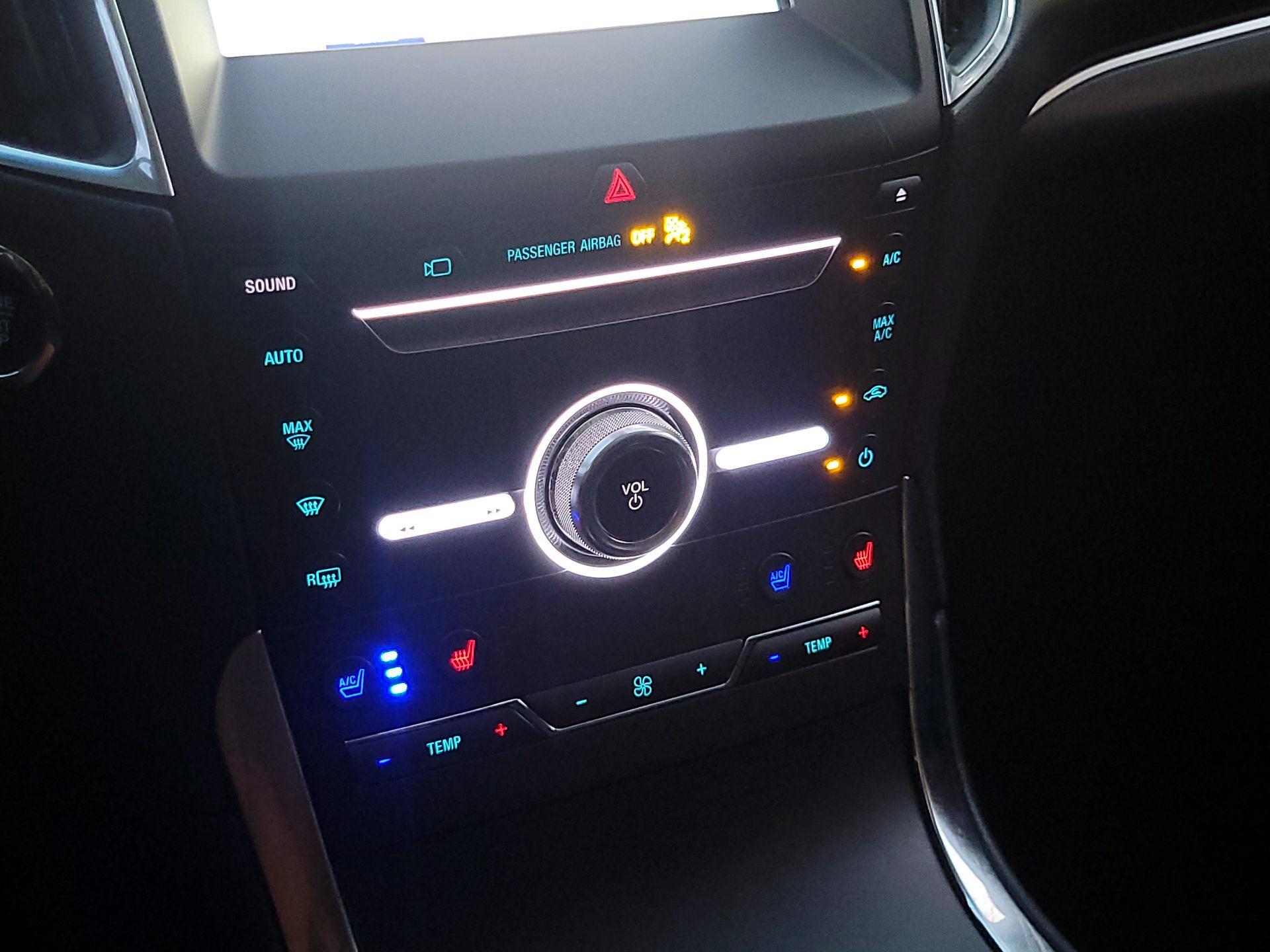 Thumbnail: 2019 Ford Edge - 15