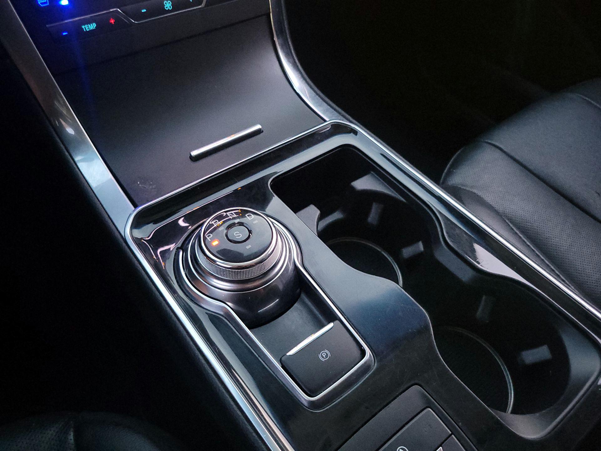 Thumbnail: 2019 Ford Edge - 16