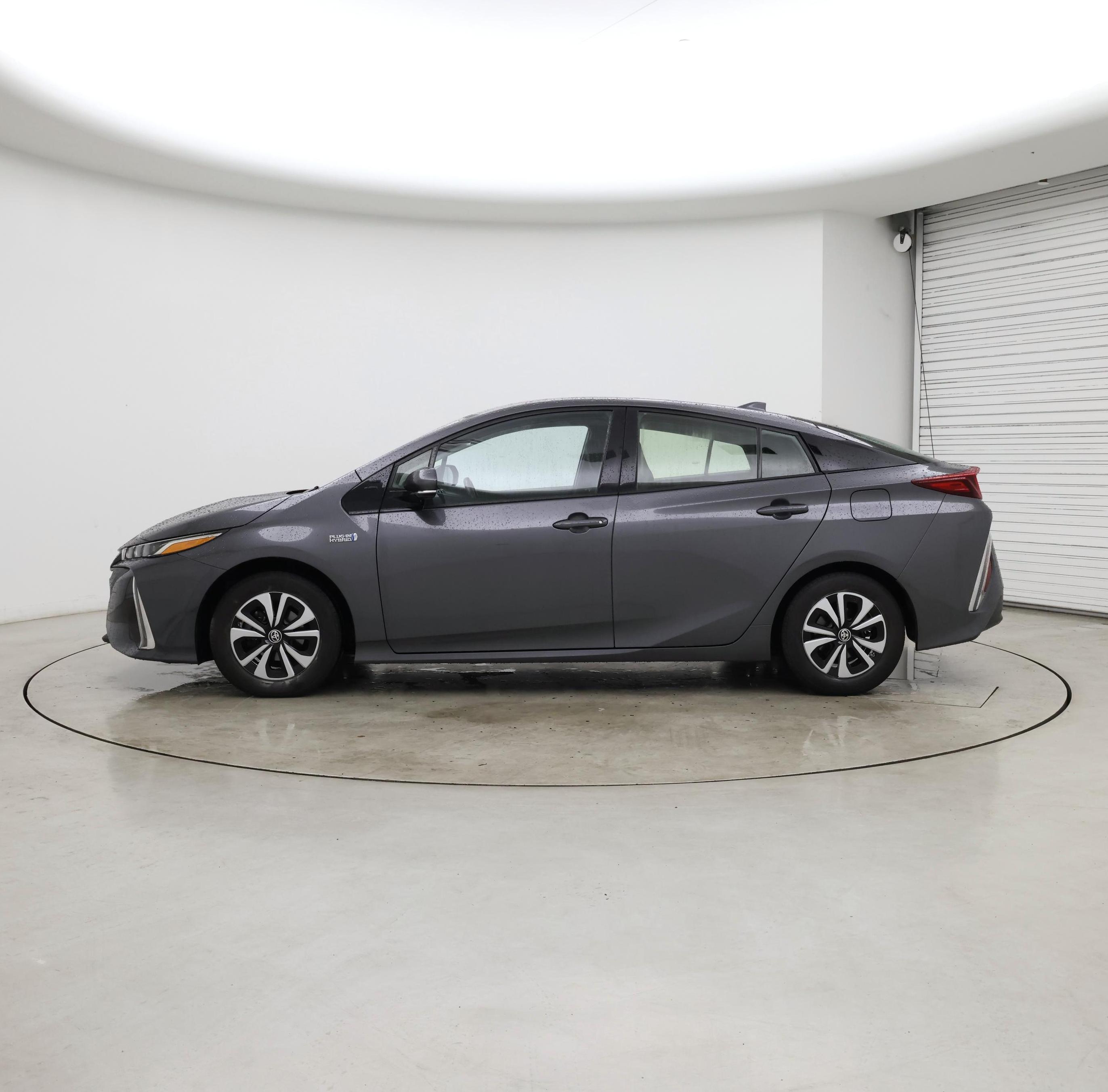 Thumbnail: 2017 Toyota Prius Prime - 3