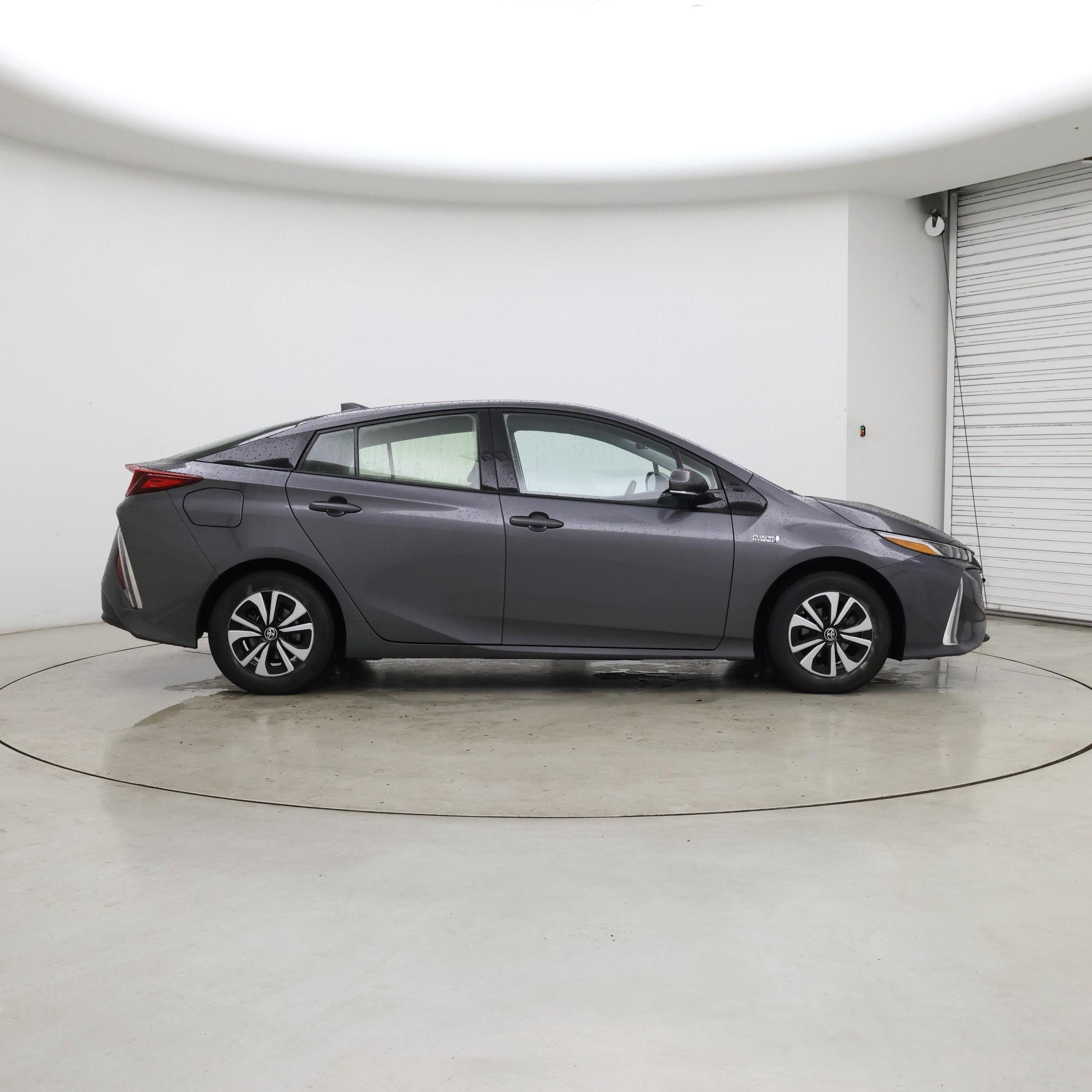 Thumbnail: 2017 Toyota Prius Prime - 7