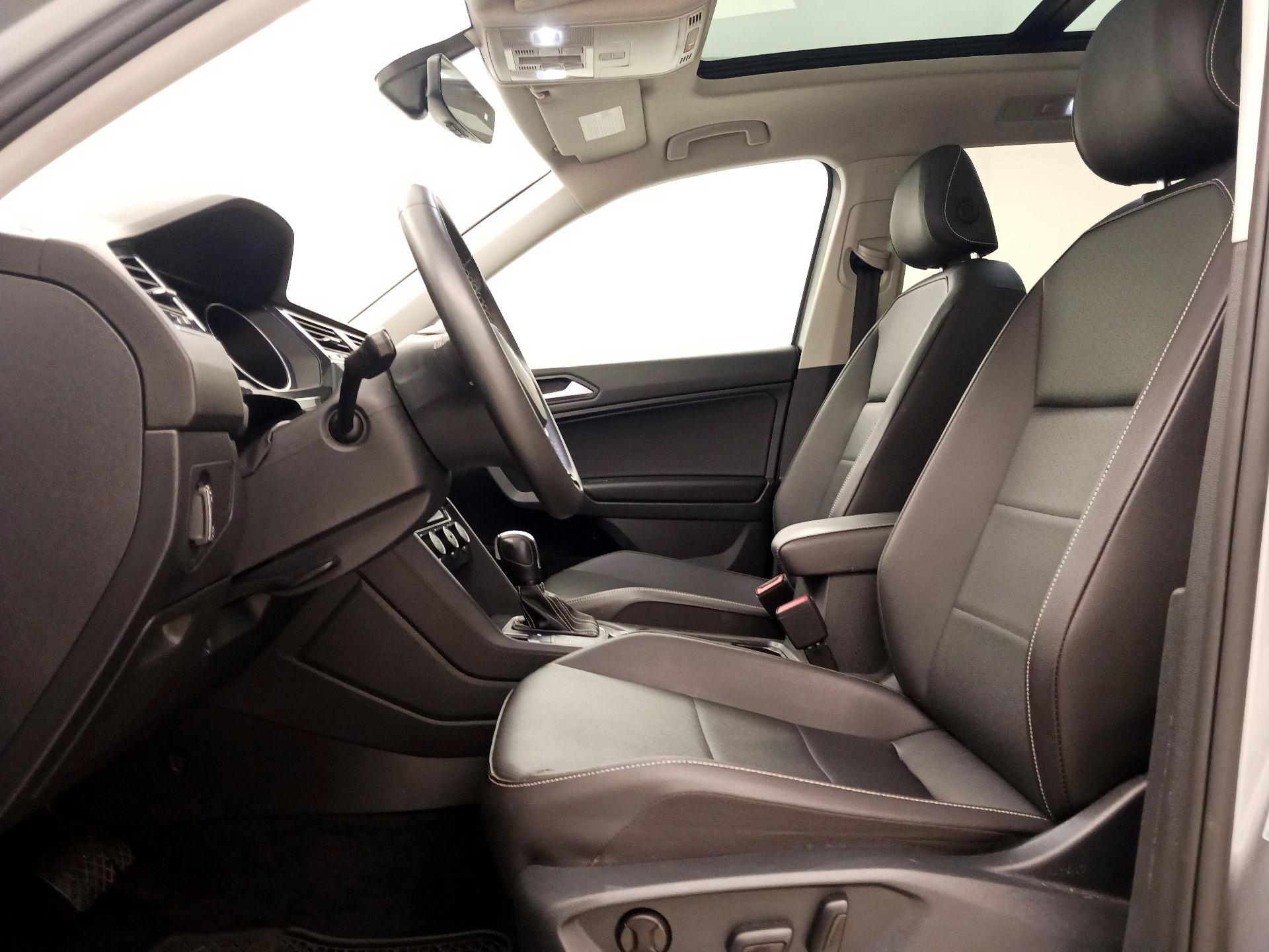 Thumbnail: 2021 Volkswagen Tiguan - 11