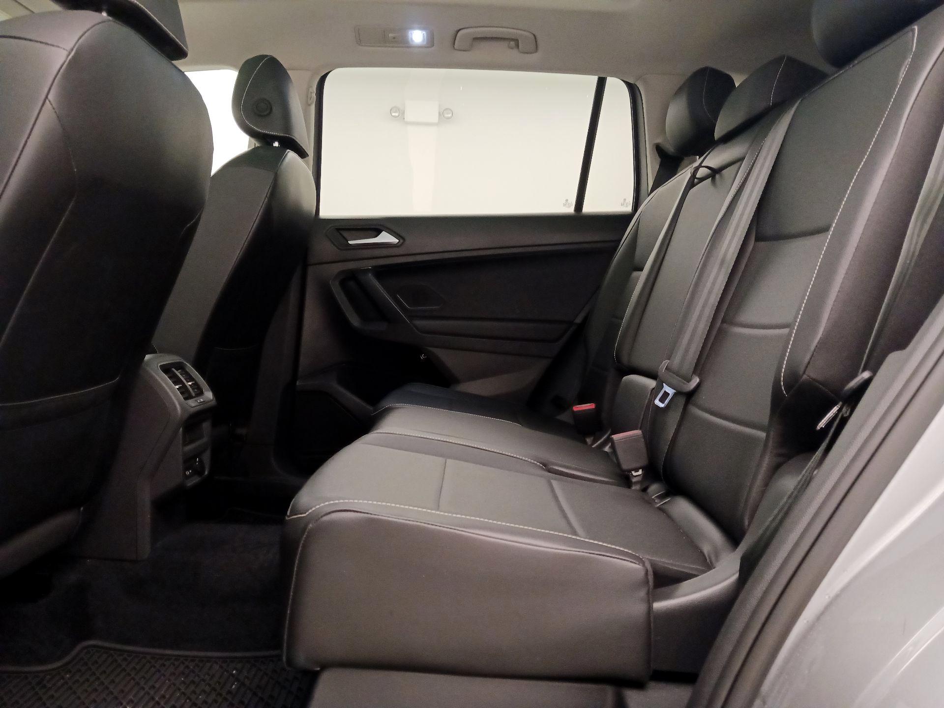 Thumbnail: 2021 Volkswagen Tiguan - 20