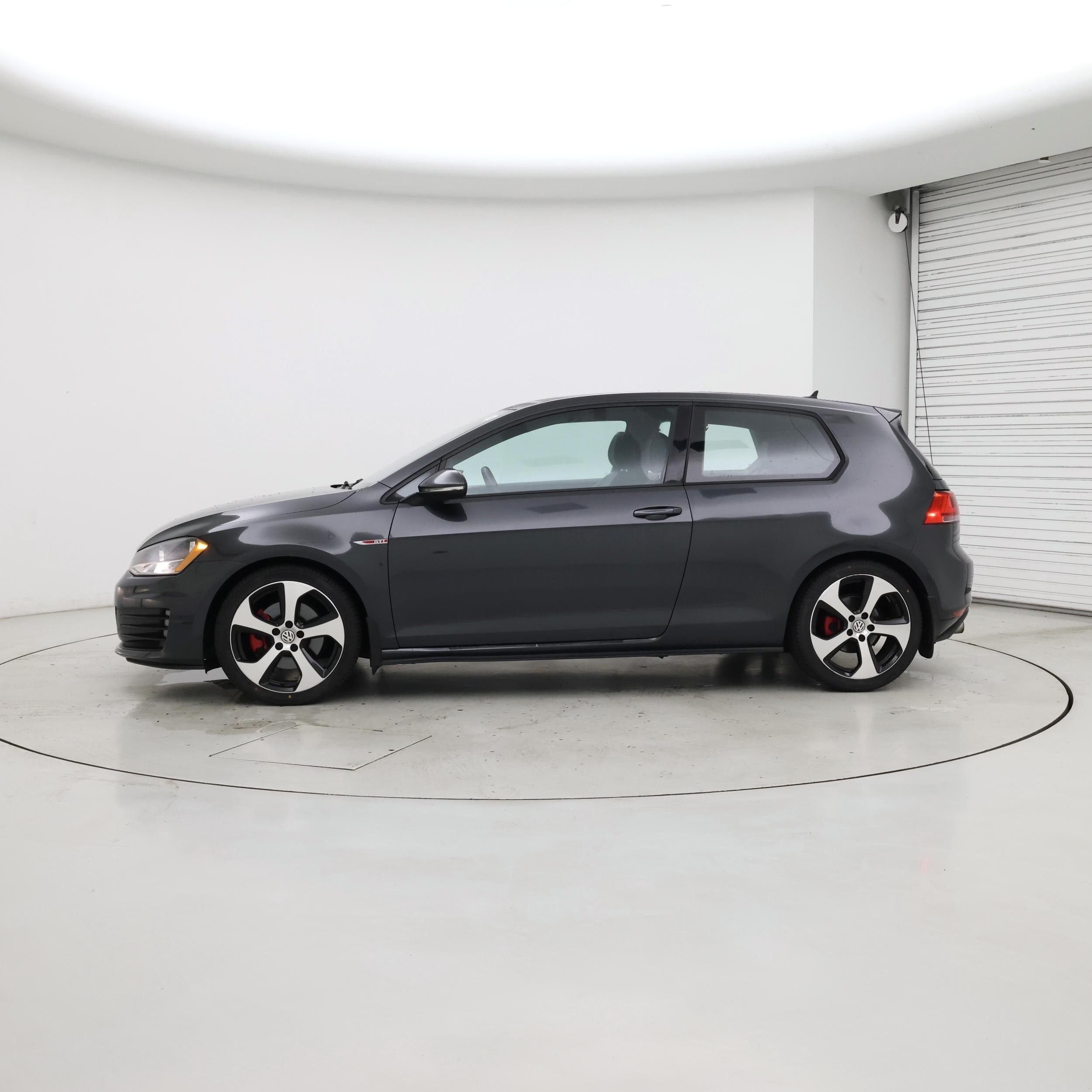 Thumbnail: 2016 Volkswagen Golf - 3