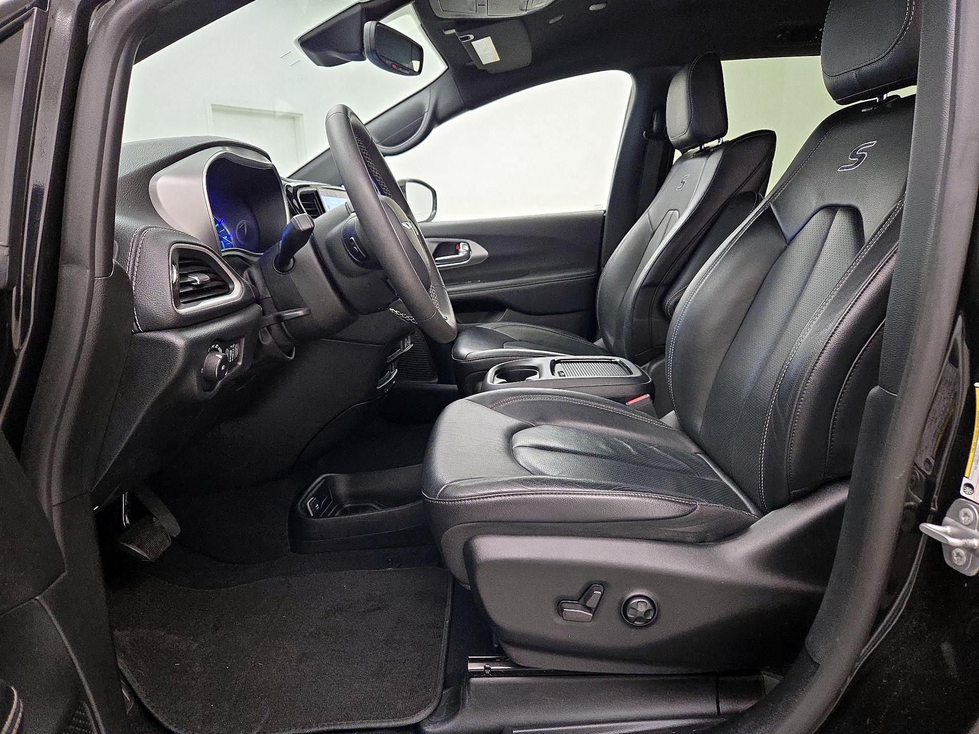 Thumbnail: 2022 Chrysler Pacifica - 11