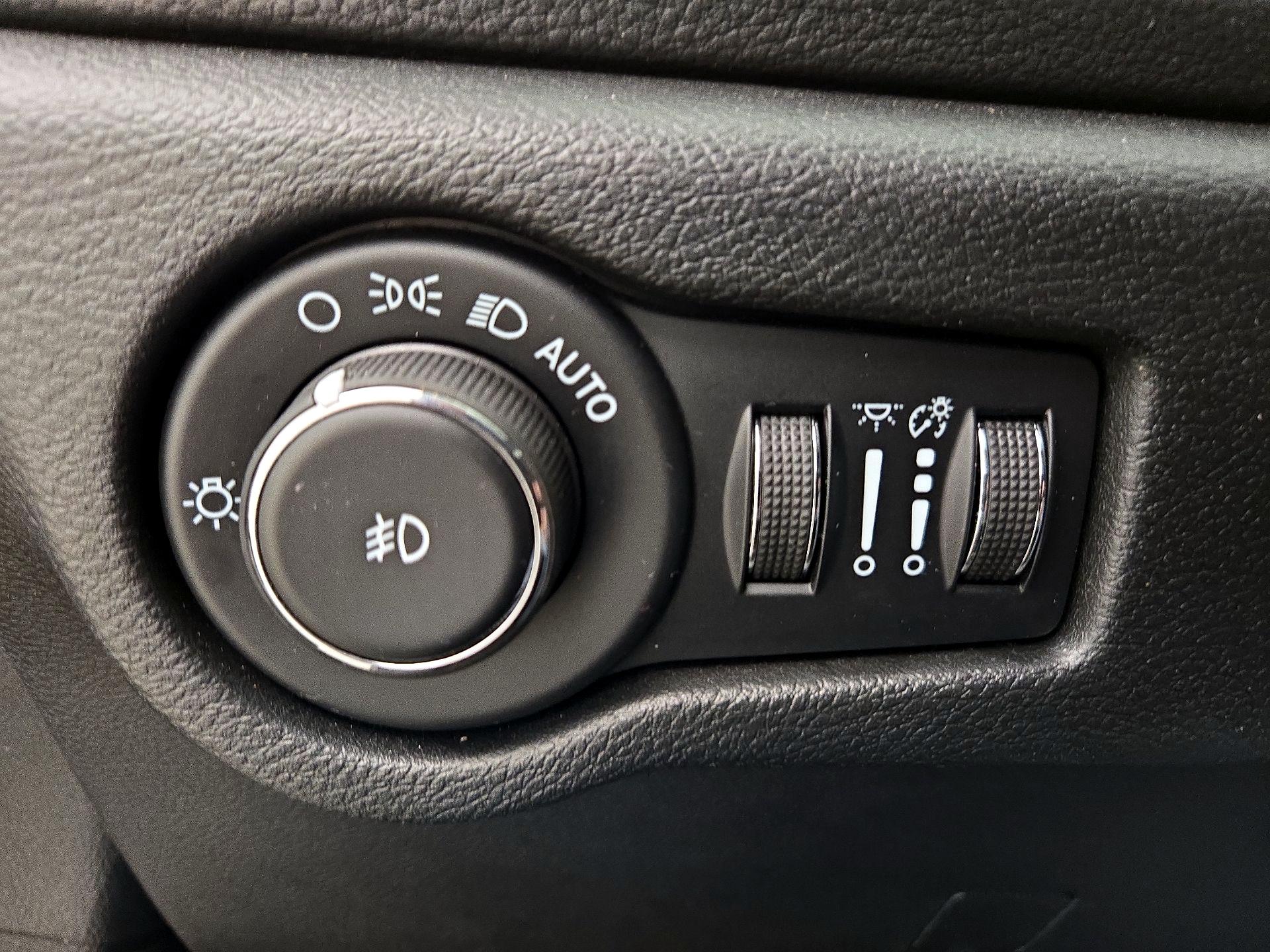 Thumbnail: 2022 Chrysler Pacifica - 13