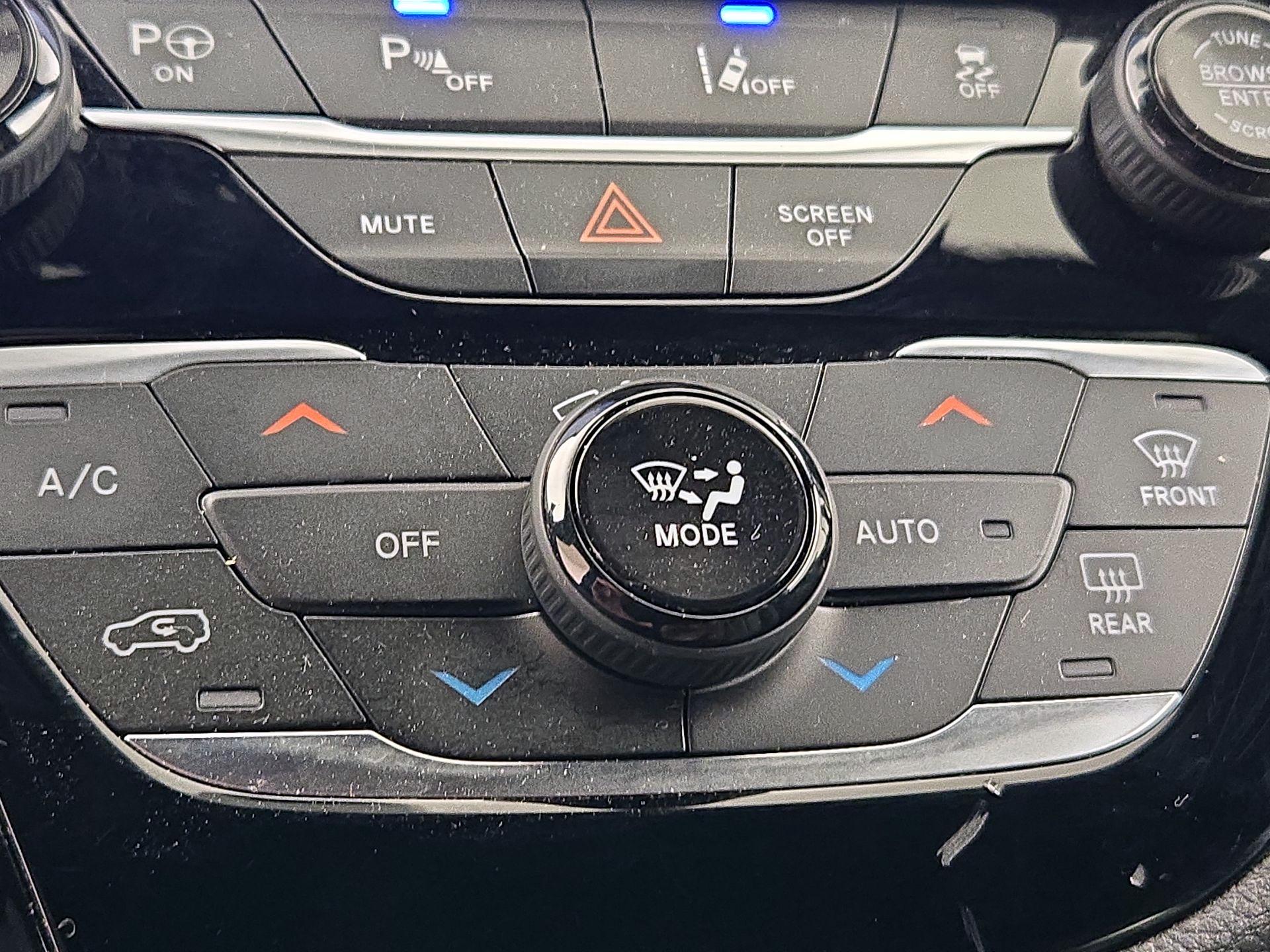 Thumbnail: 2022 Chrysler Pacifica - 16