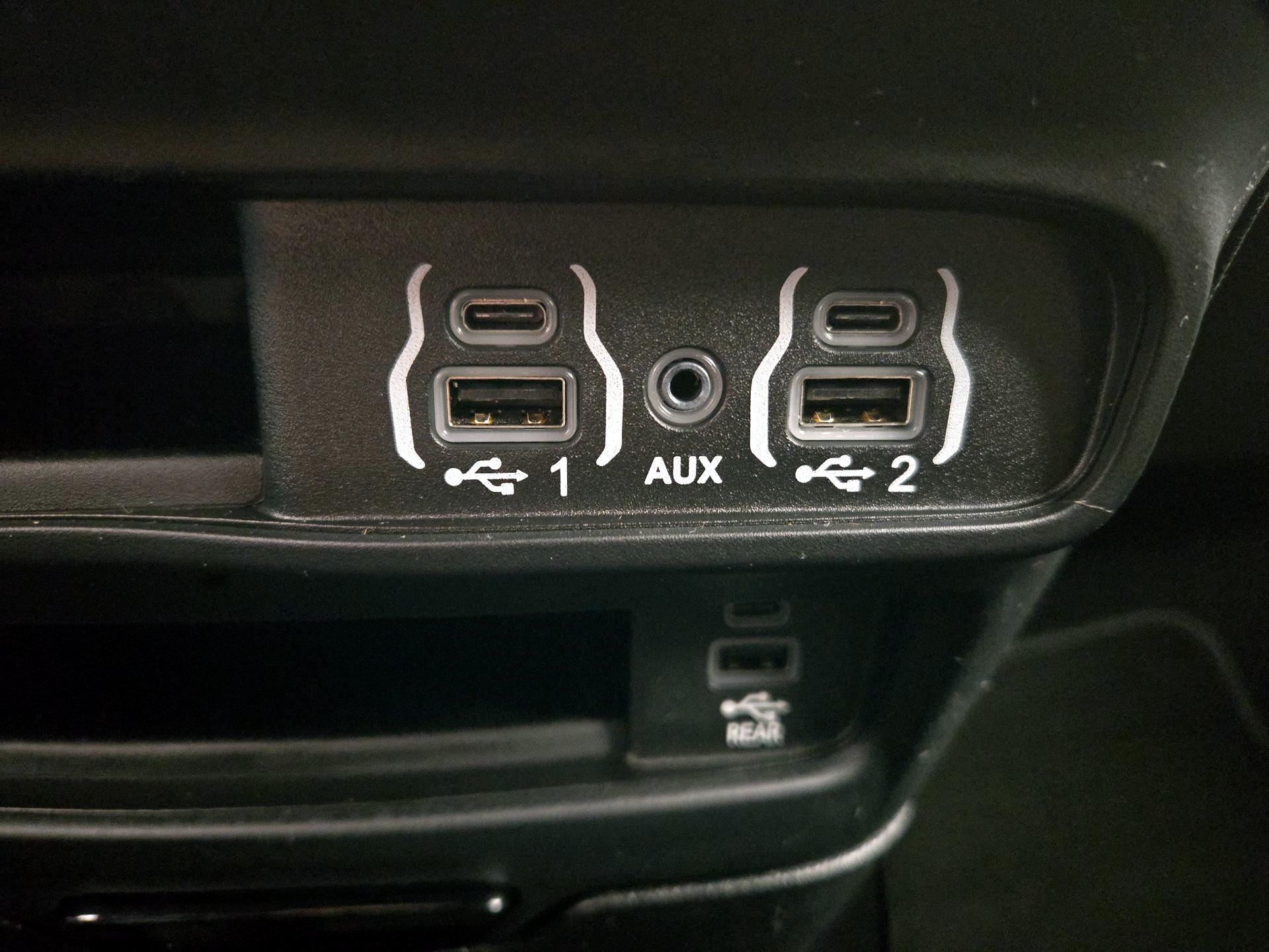 Thumbnail: 2022 Chrysler Pacifica - 18