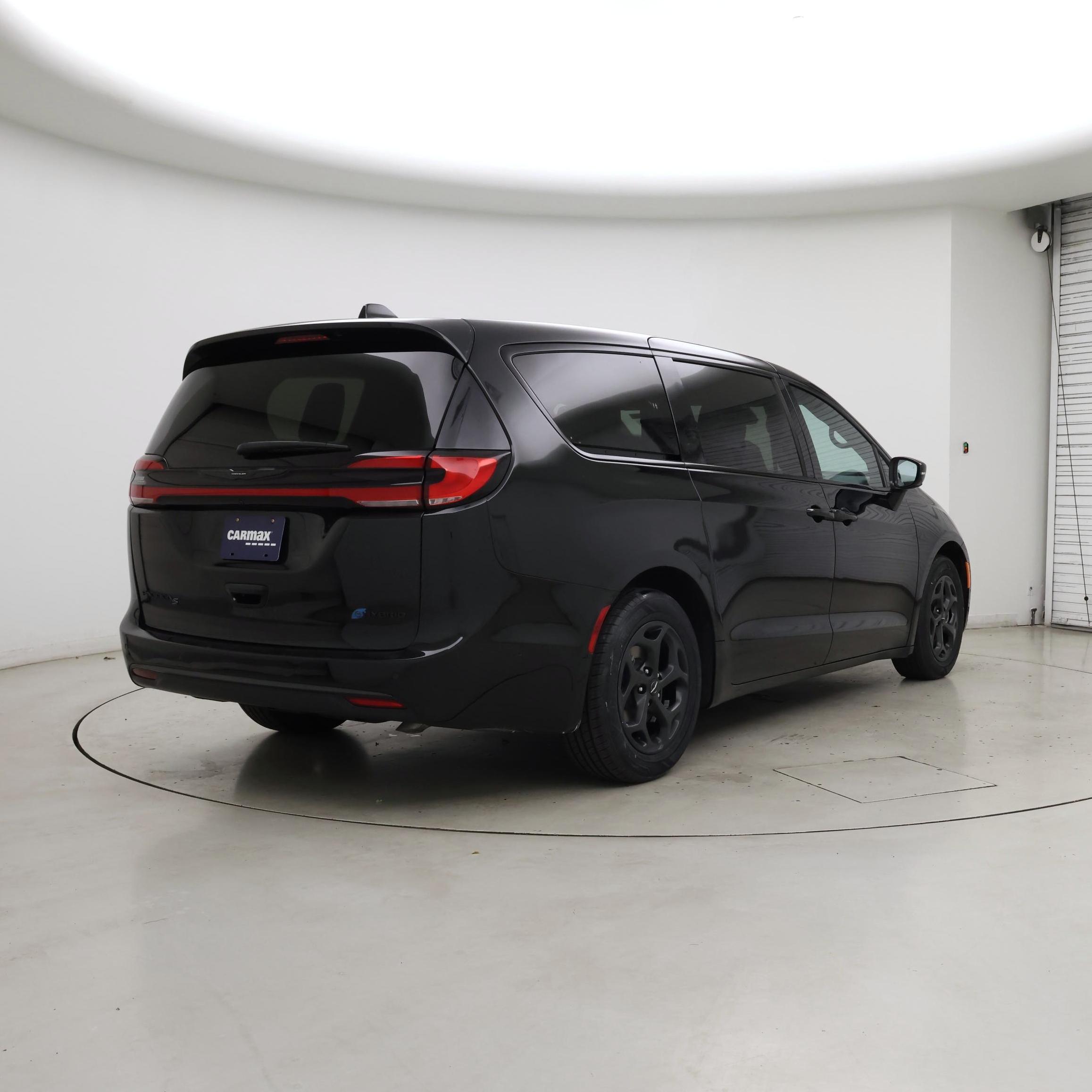 Thumbnail: 2022 Chrysler Pacifica - 8