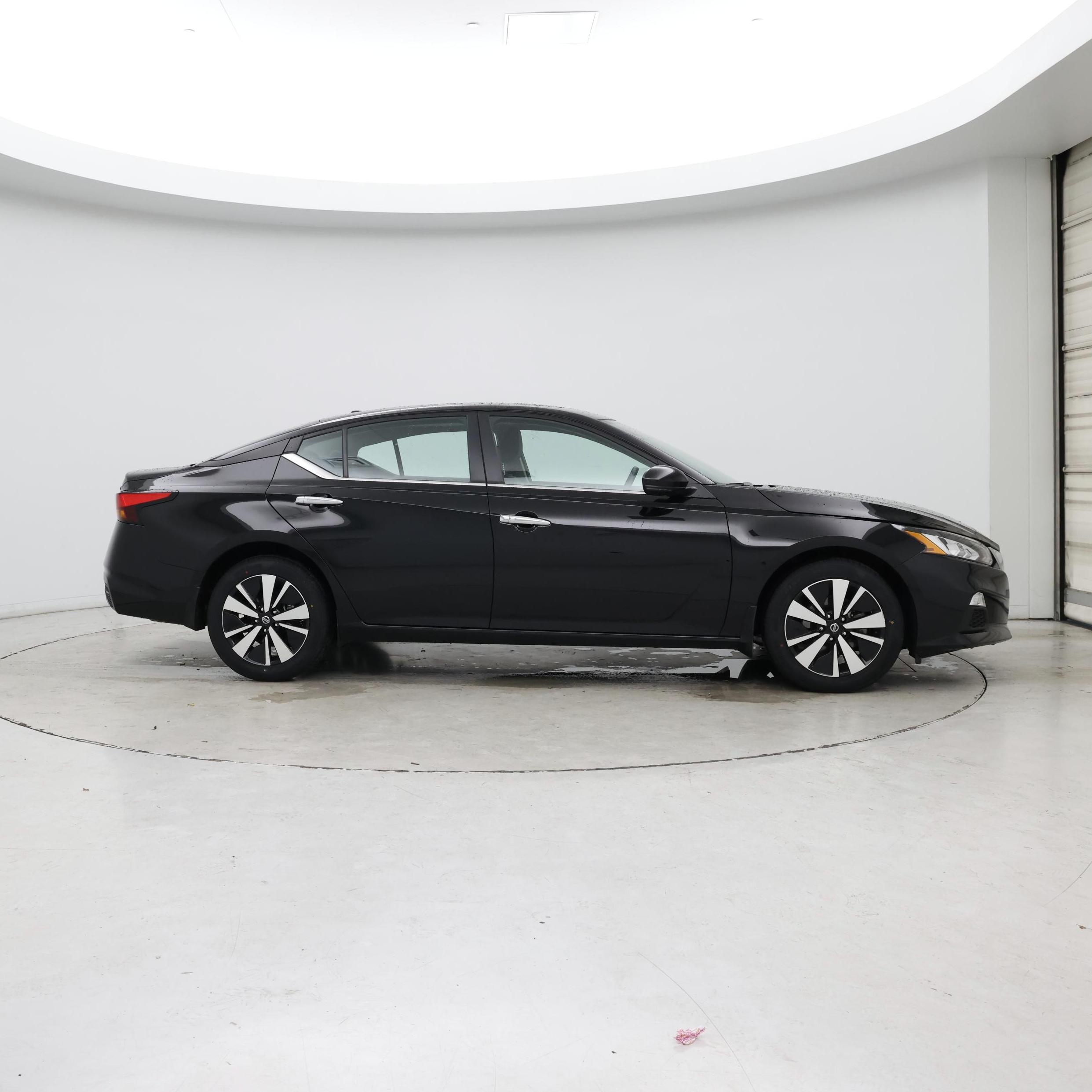 Thumbnail: 2022 Nissan Altima - 7