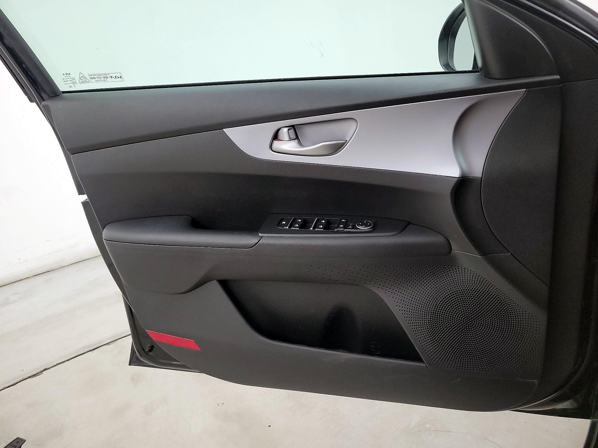 Thumbnail: 2023 Kia Forte - 12