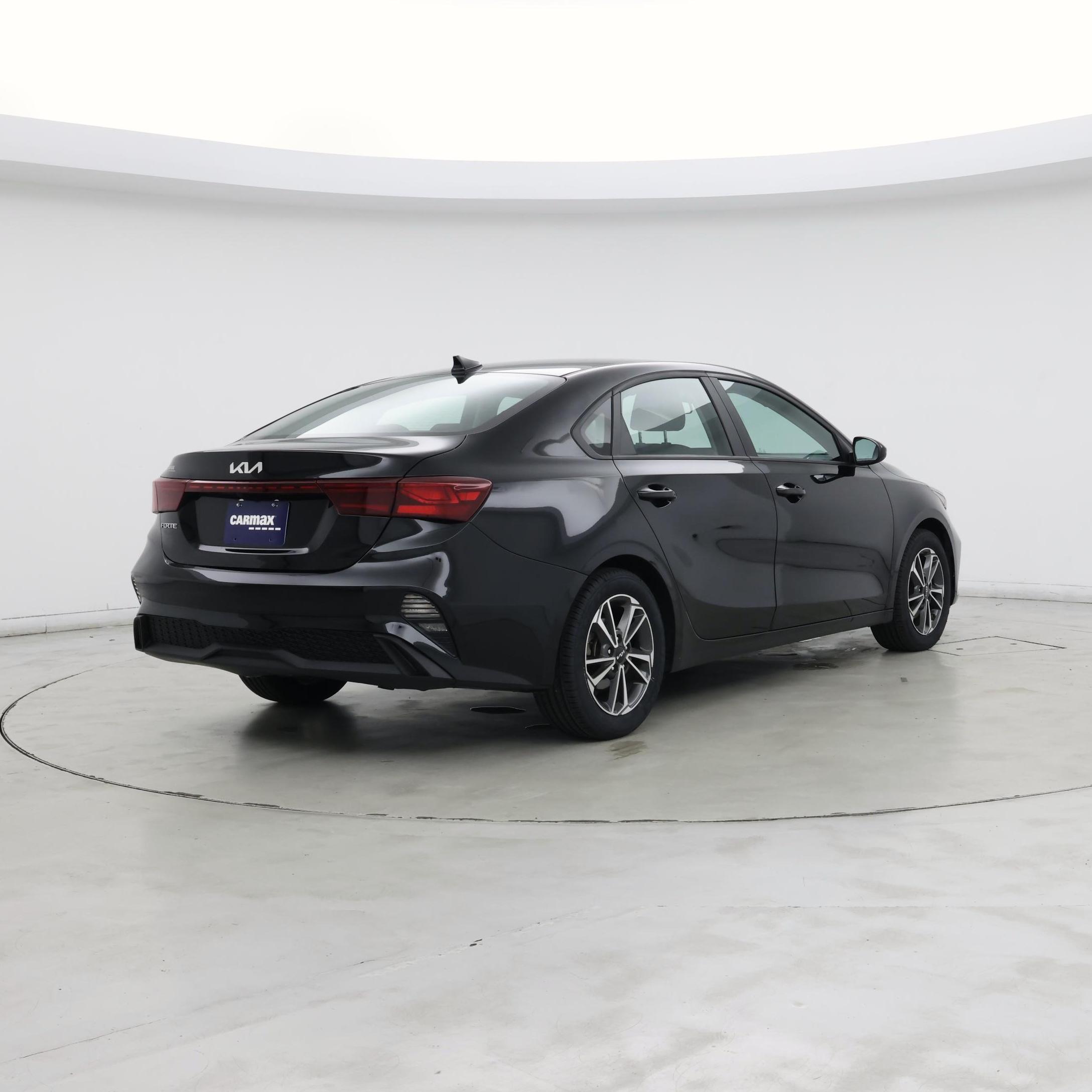 Thumbnail: 2023 Kia Forte - 8