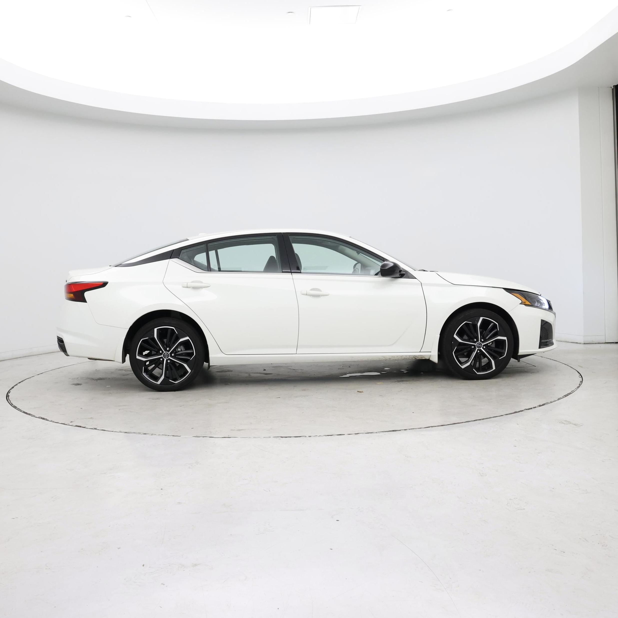 Thumbnail: 2023 Nissan Altima - 7
