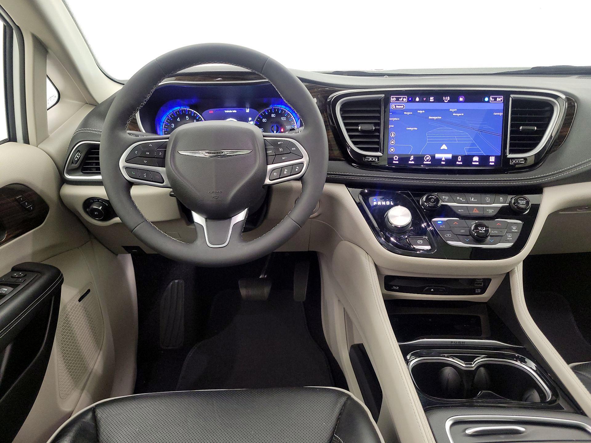 Thumbnail: 2022 Chrysler Pacifica - 10