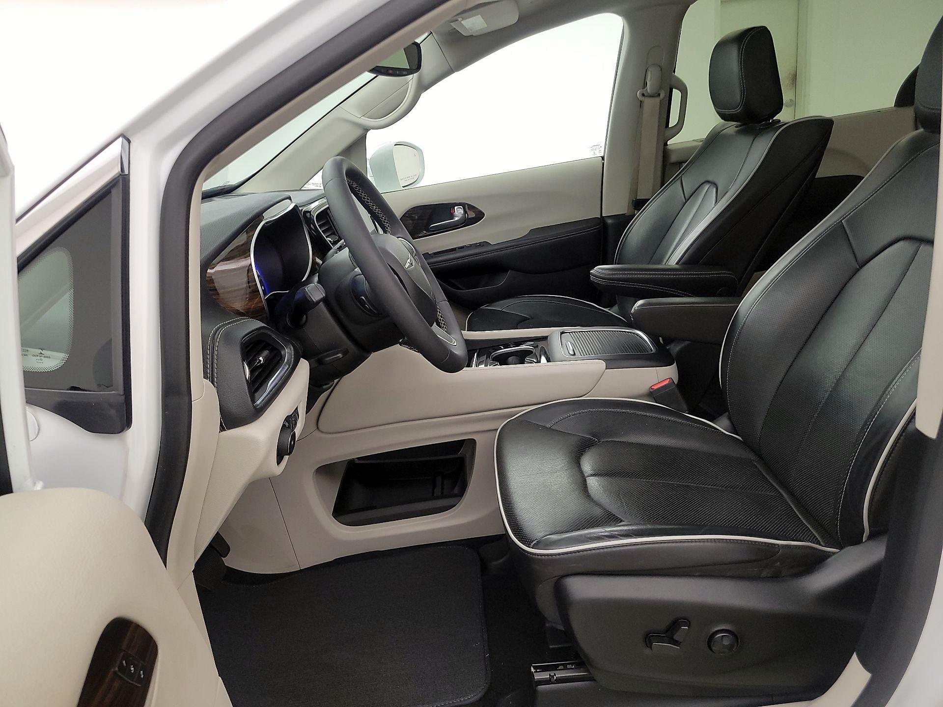 Thumbnail: 2022 Chrysler Pacifica - 11