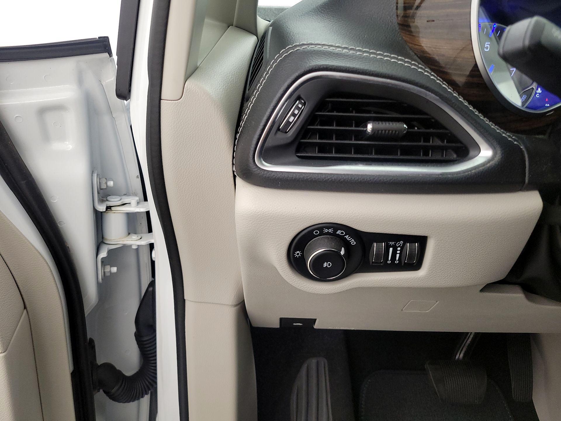 Thumbnail: 2022 Chrysler Pacifica - 13