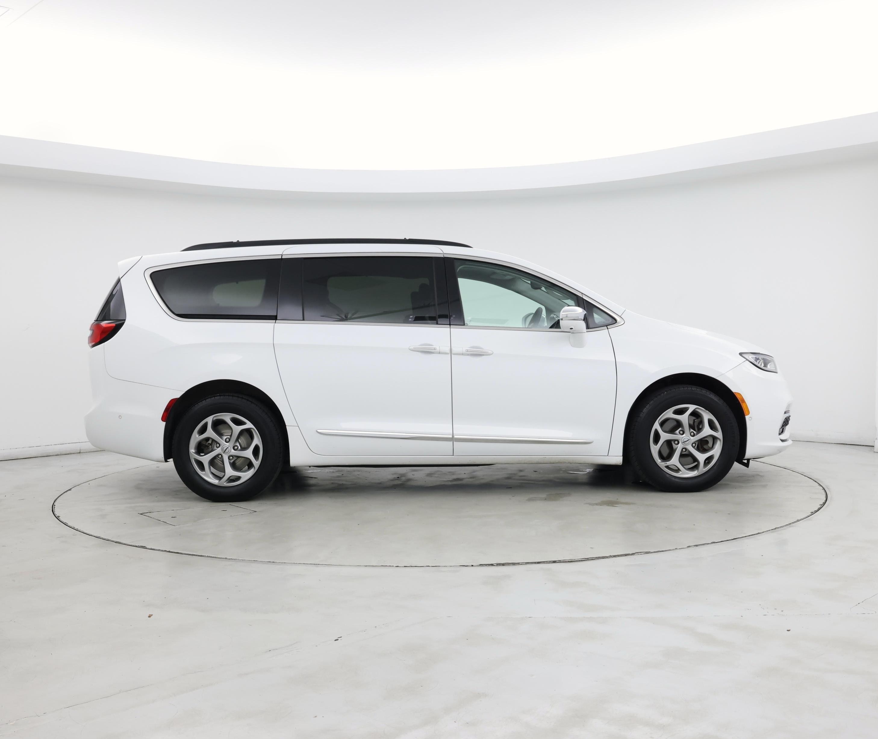 Thumbnail: 2022 Chrysler Pacifica - 7