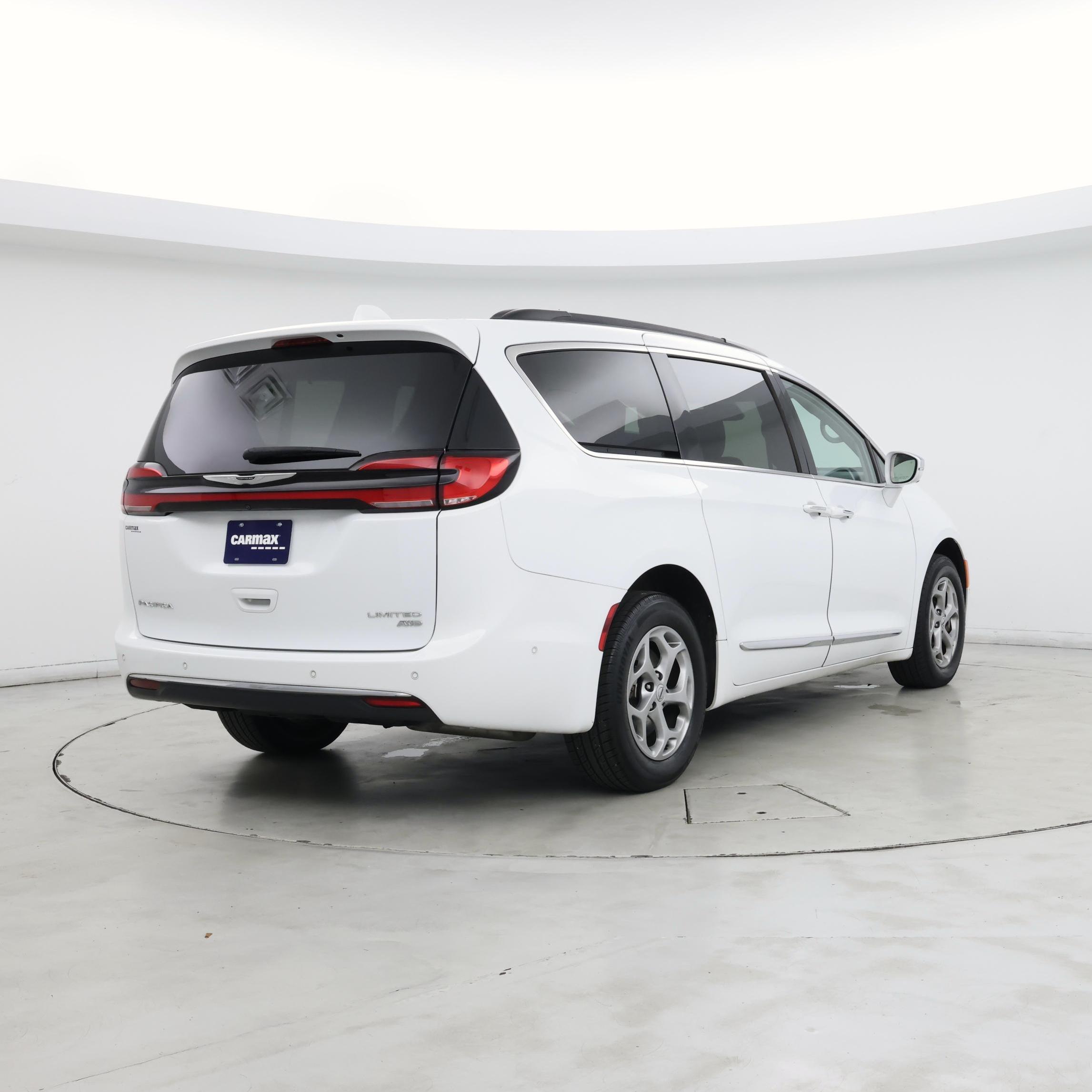 Thumbnail: 2022 Chrysler Pacifica - 8