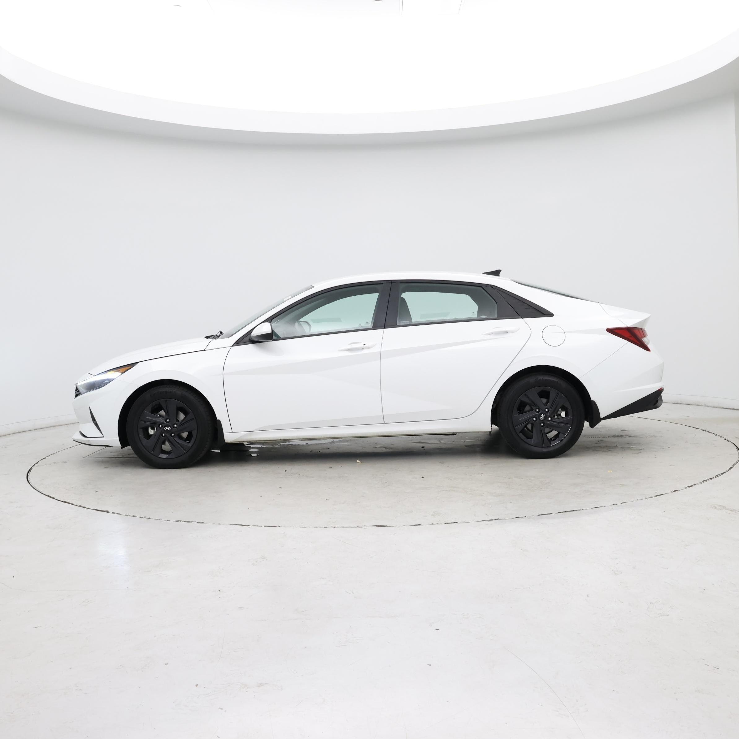 Thumbnail: 2022 Hyundai Elantra - 3