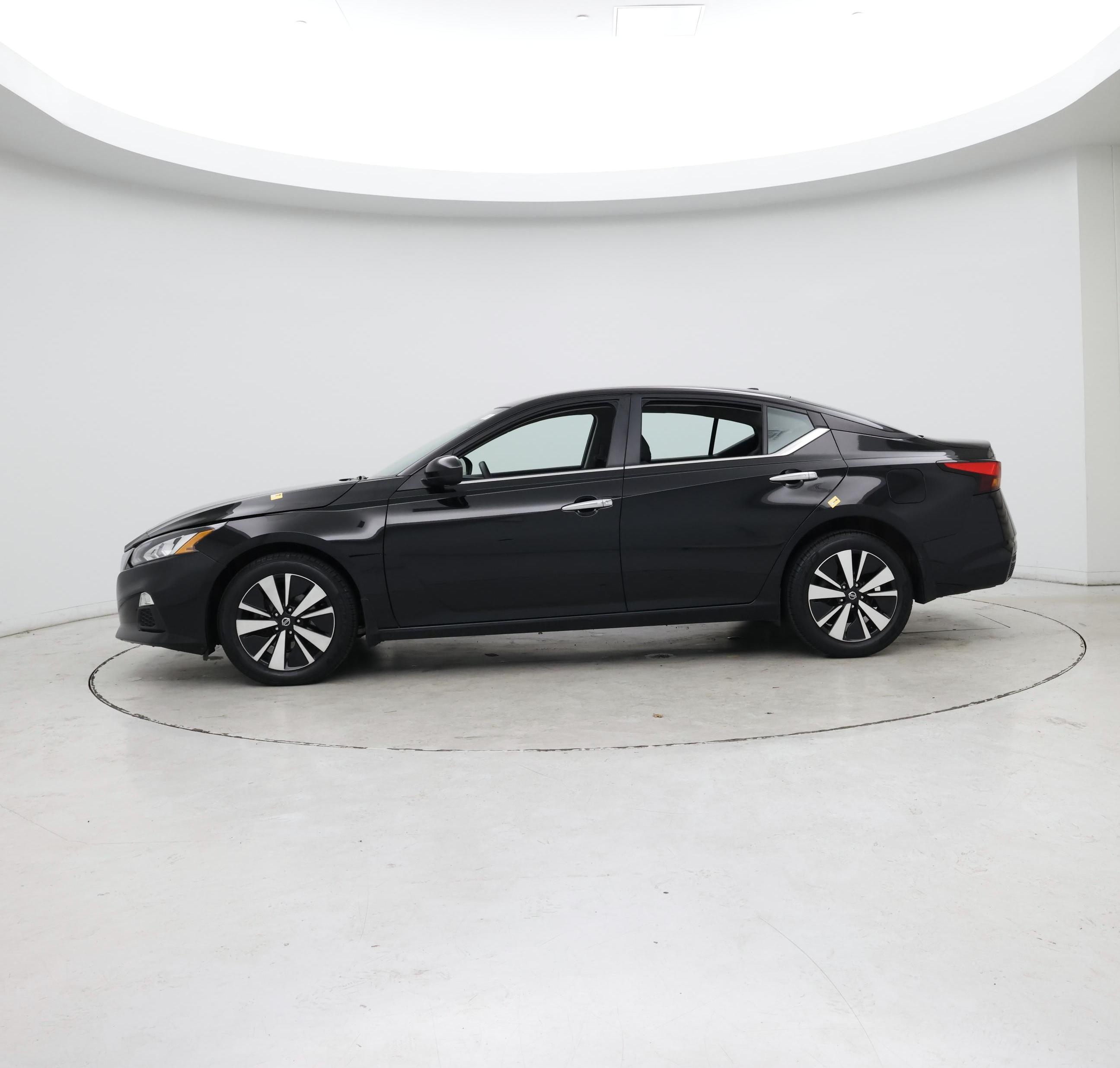 Thumbnail: 2022 Nissan Altima - 3