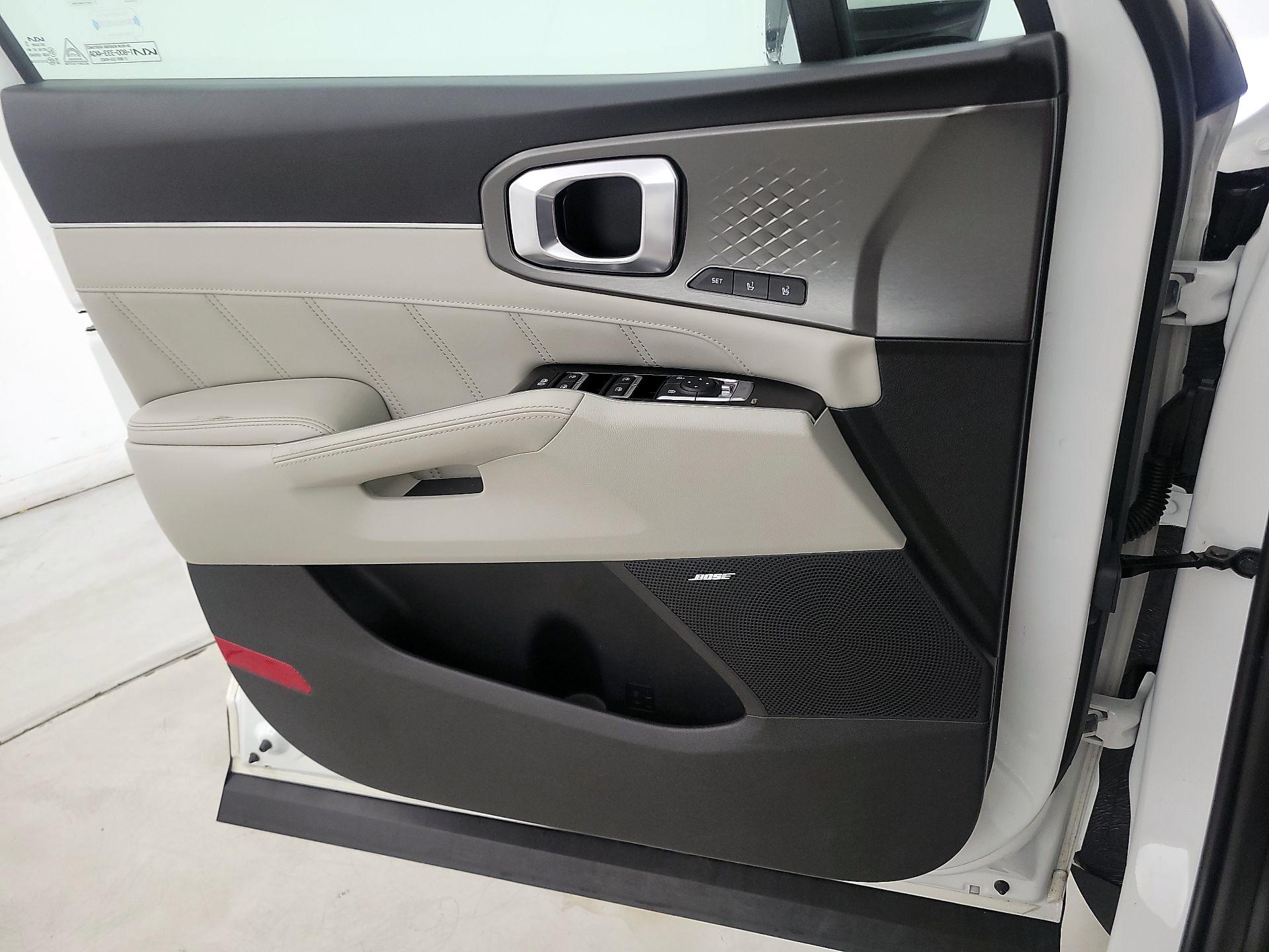 Thumbnail: 2023 Kia Sorento - 12