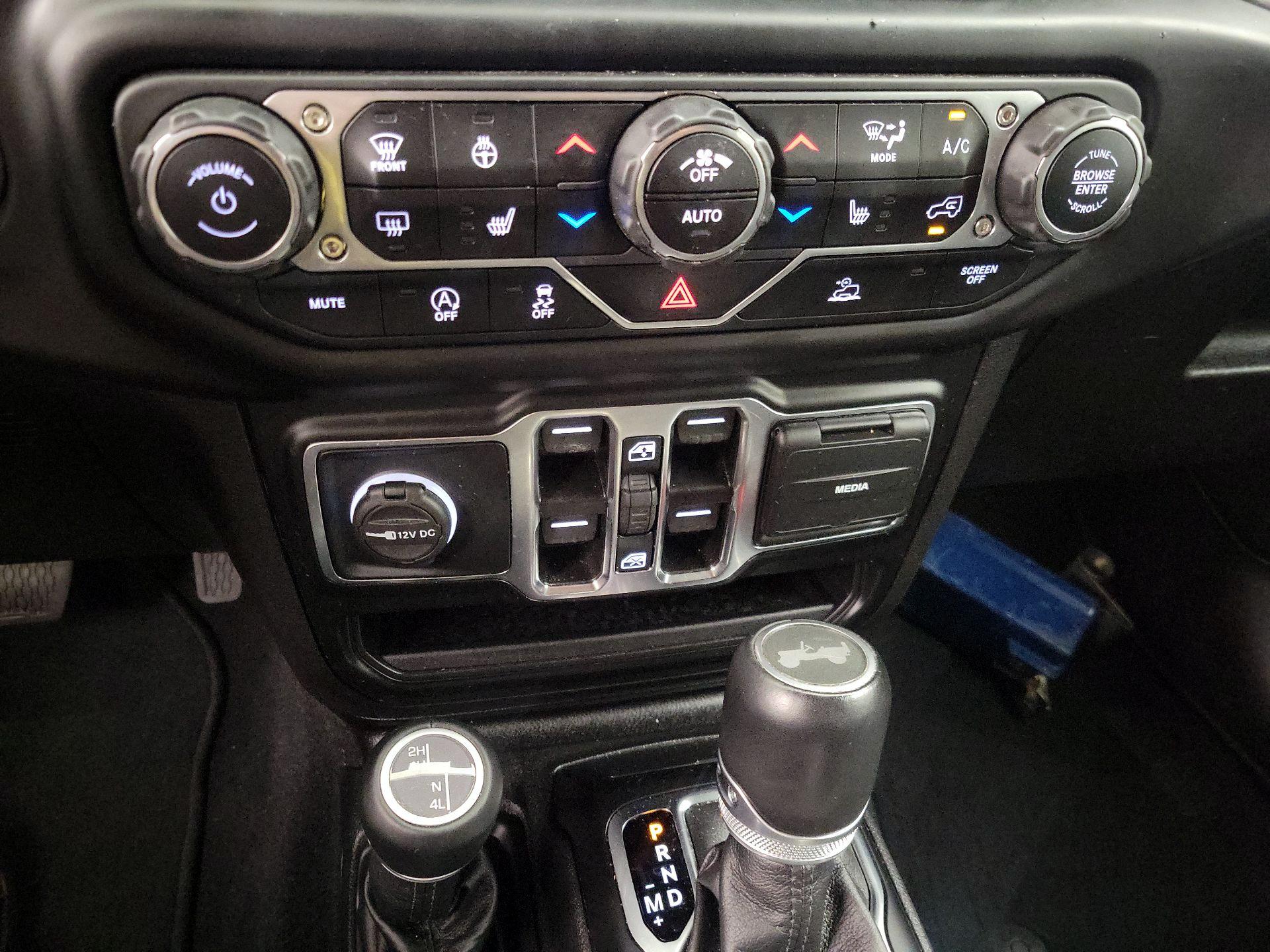 Thumbnail: 2022 Jeep Wrangler - 16