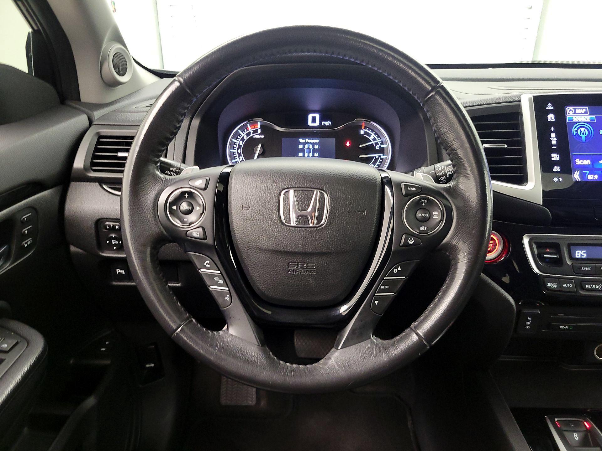 Thumbnail: 2017 Honda Pilot - 10