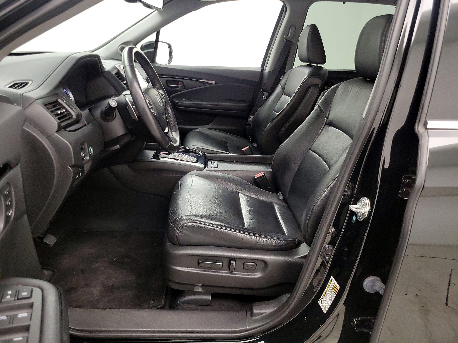 Thumbnail: 2017 Honda Pilot - 11
