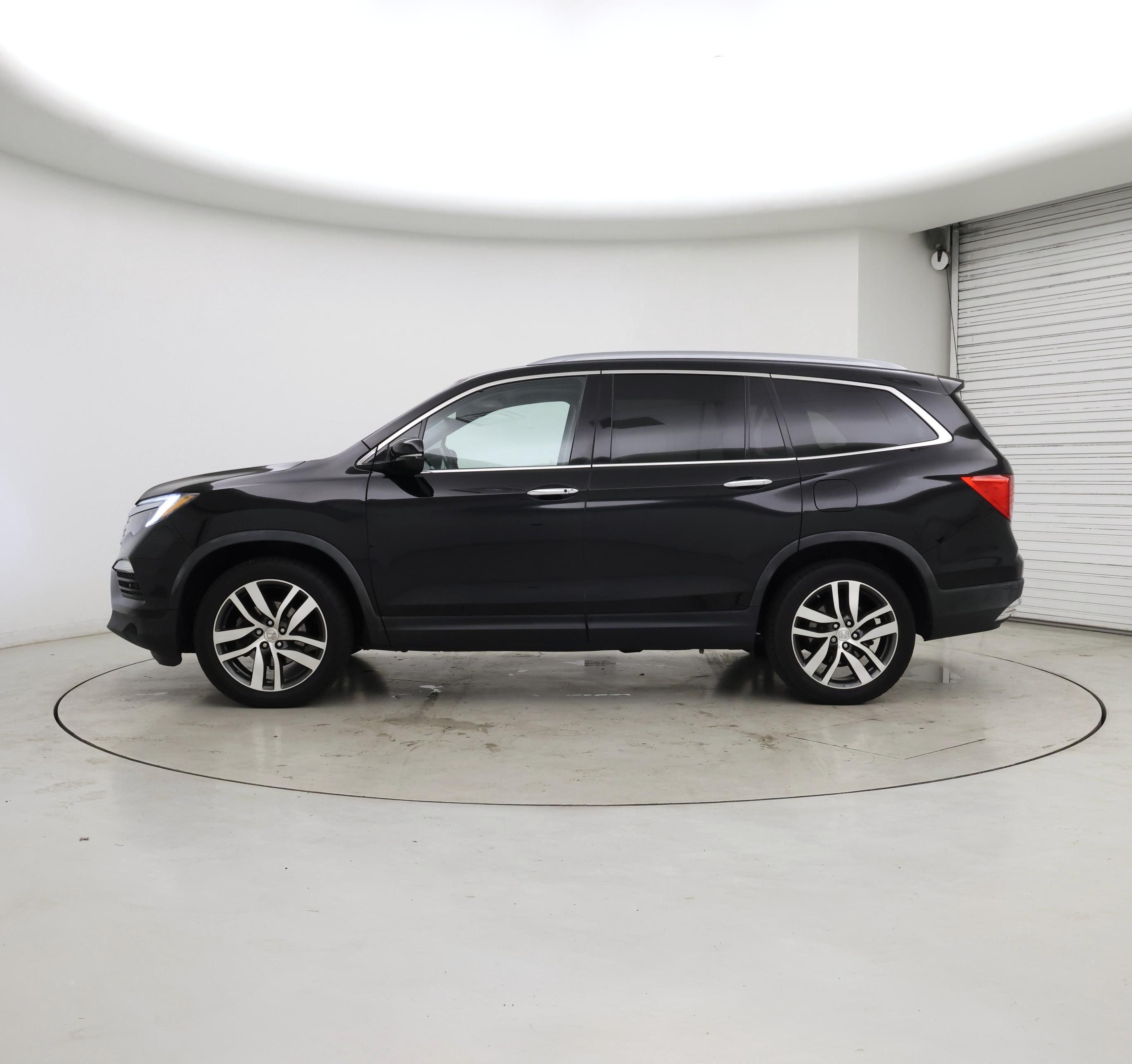 Thumbnail: 2017 Honda Pilot - 3