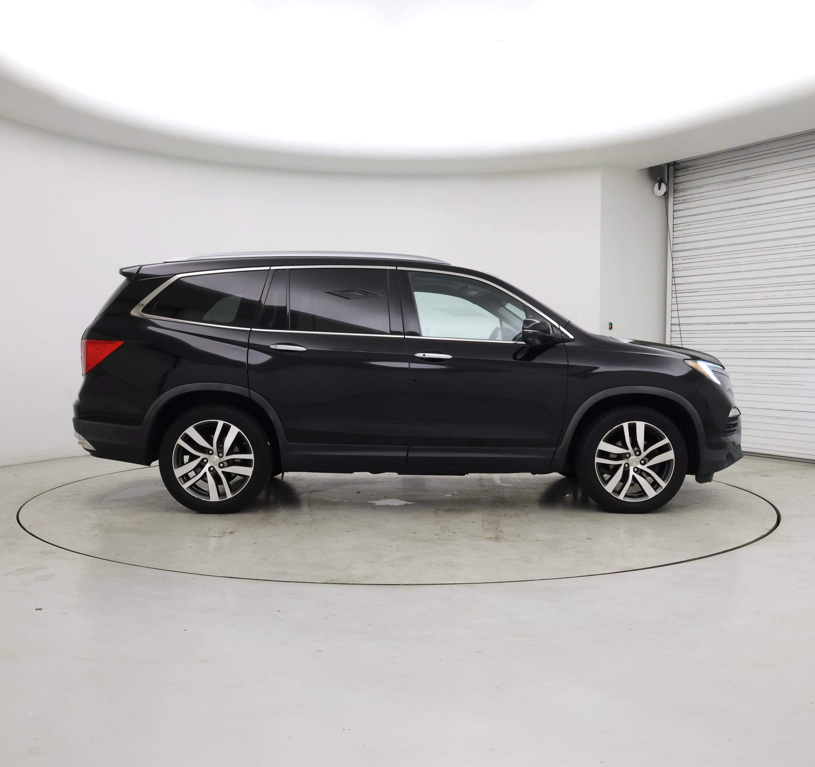 Thumbnail: 2017 Honda Pilot - 7