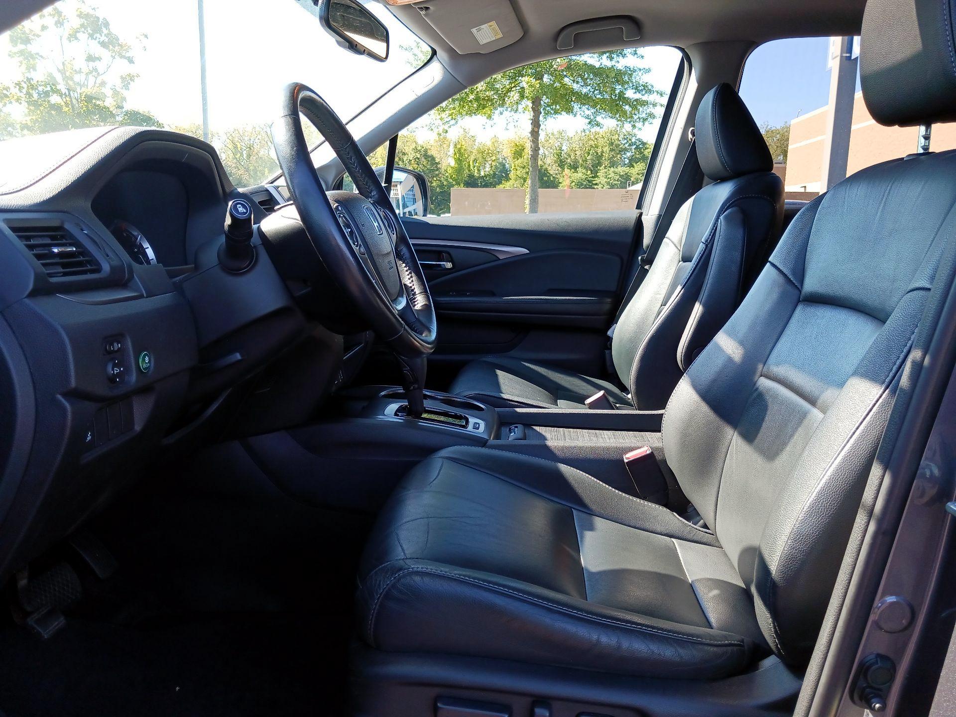 Thumbnail: 2018 Honda Pilot - 9