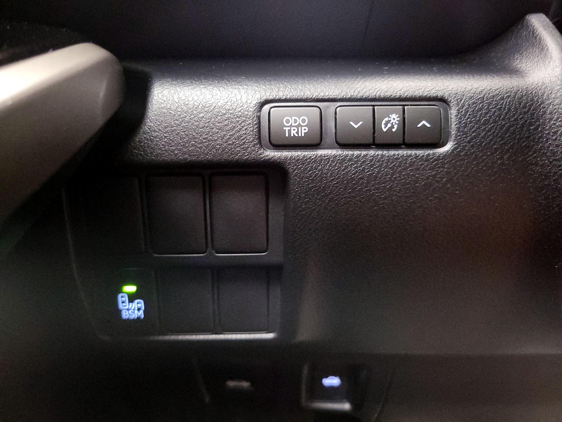 Thumbnail: 2015 Lexus IS - 13