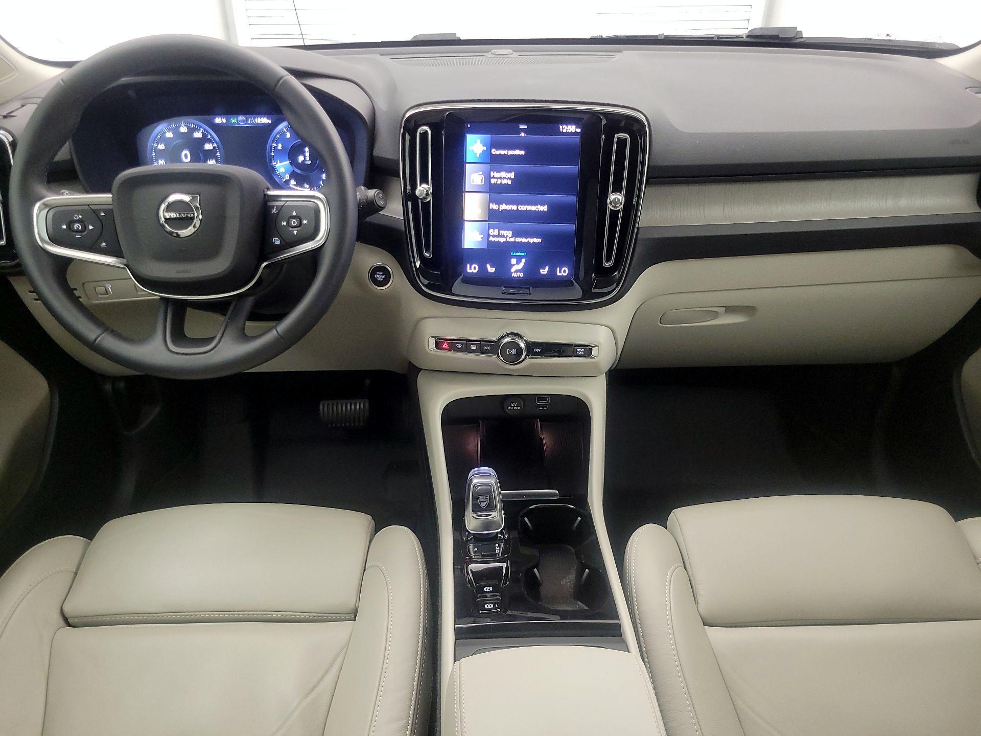 Thumbnail: 2022 Volvo XC40 - 9