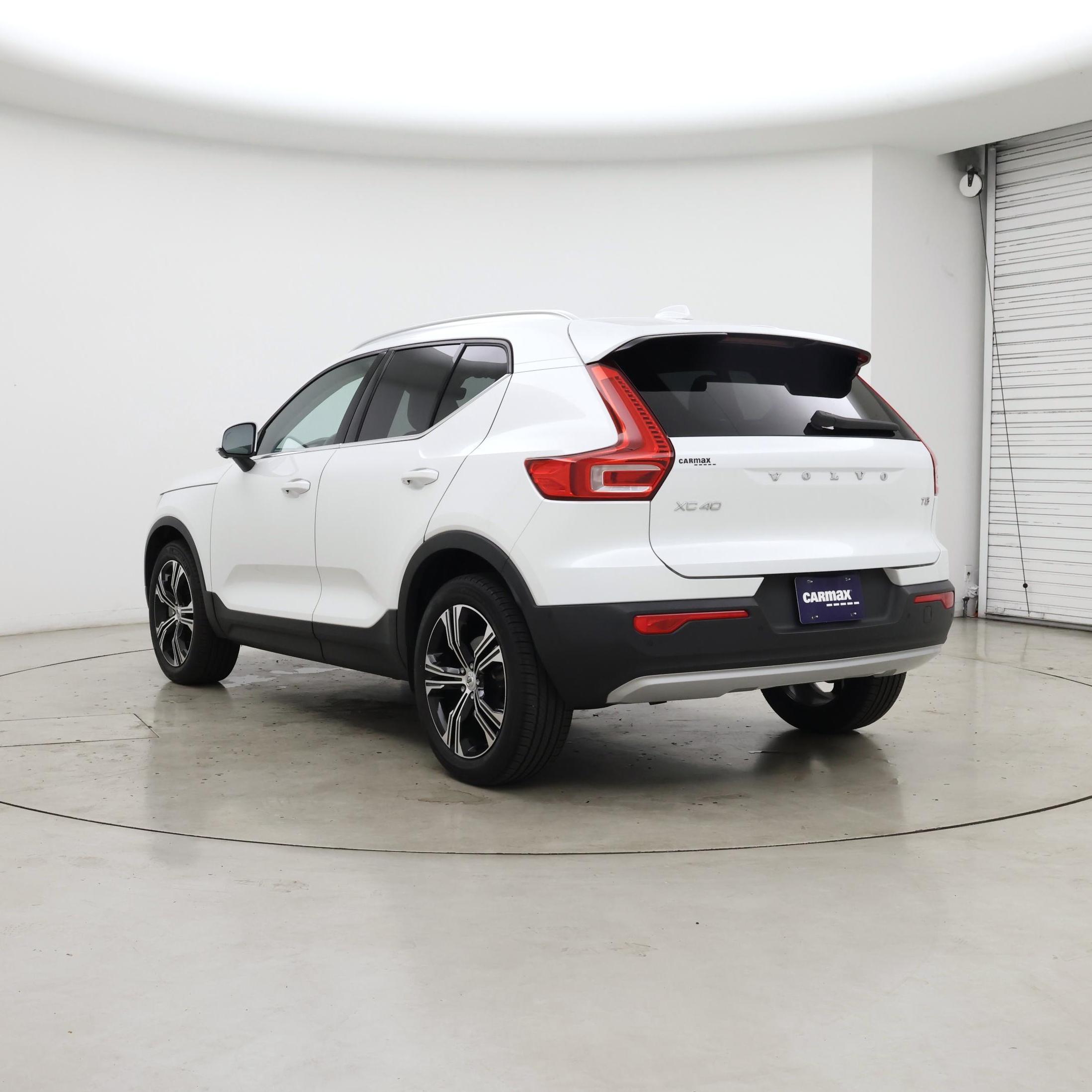 Thumbnail: 2022 Volvo XC40 - 2