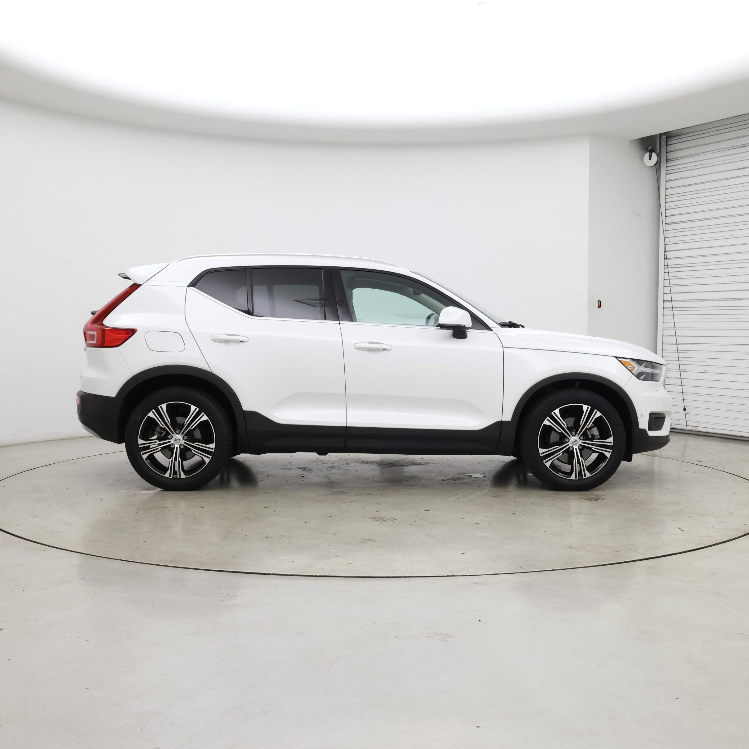 Thumbnail: 2022 Volvo XC40 - 7