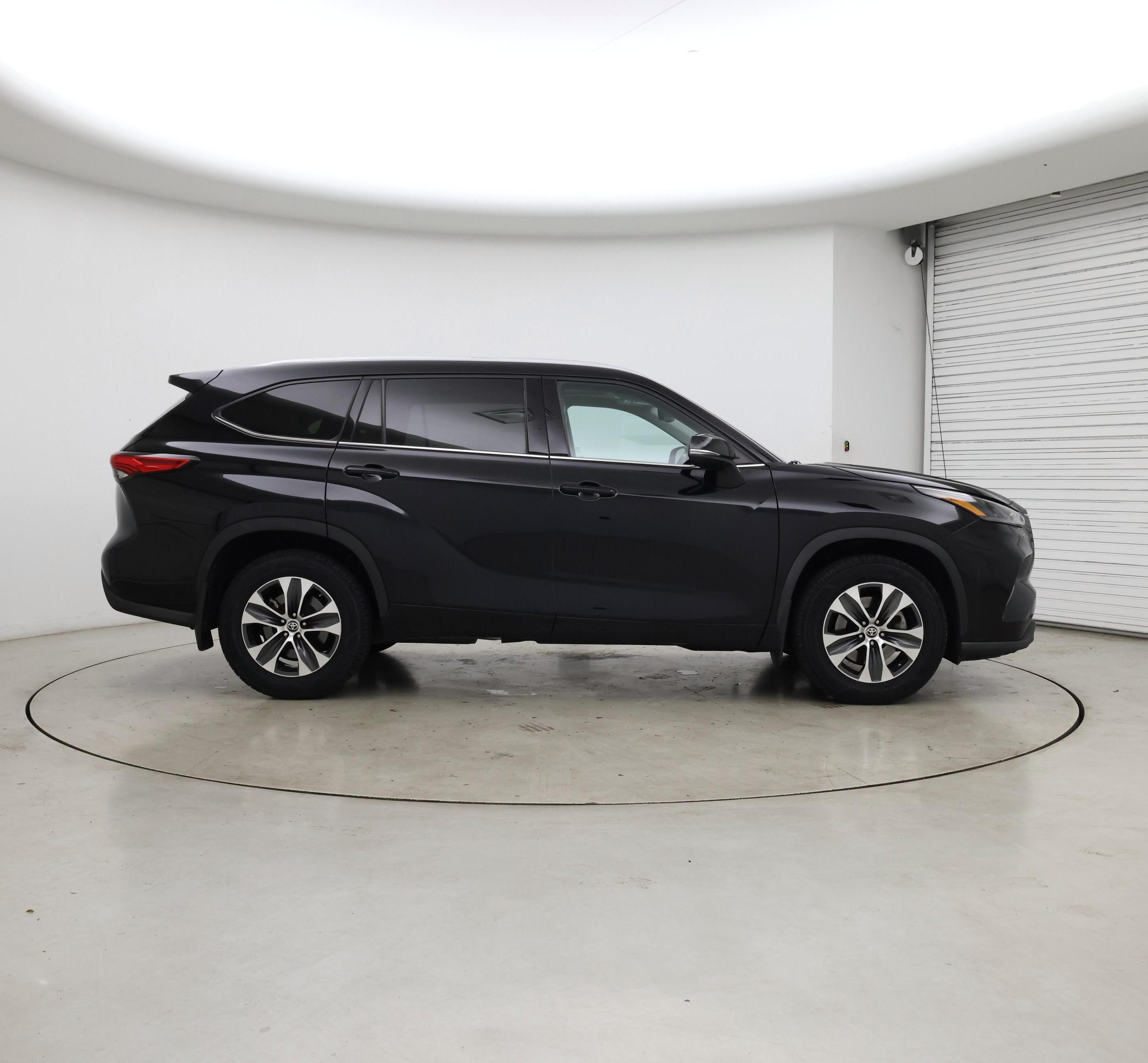Thumbnail: 2022 Toyota Highlander - 7