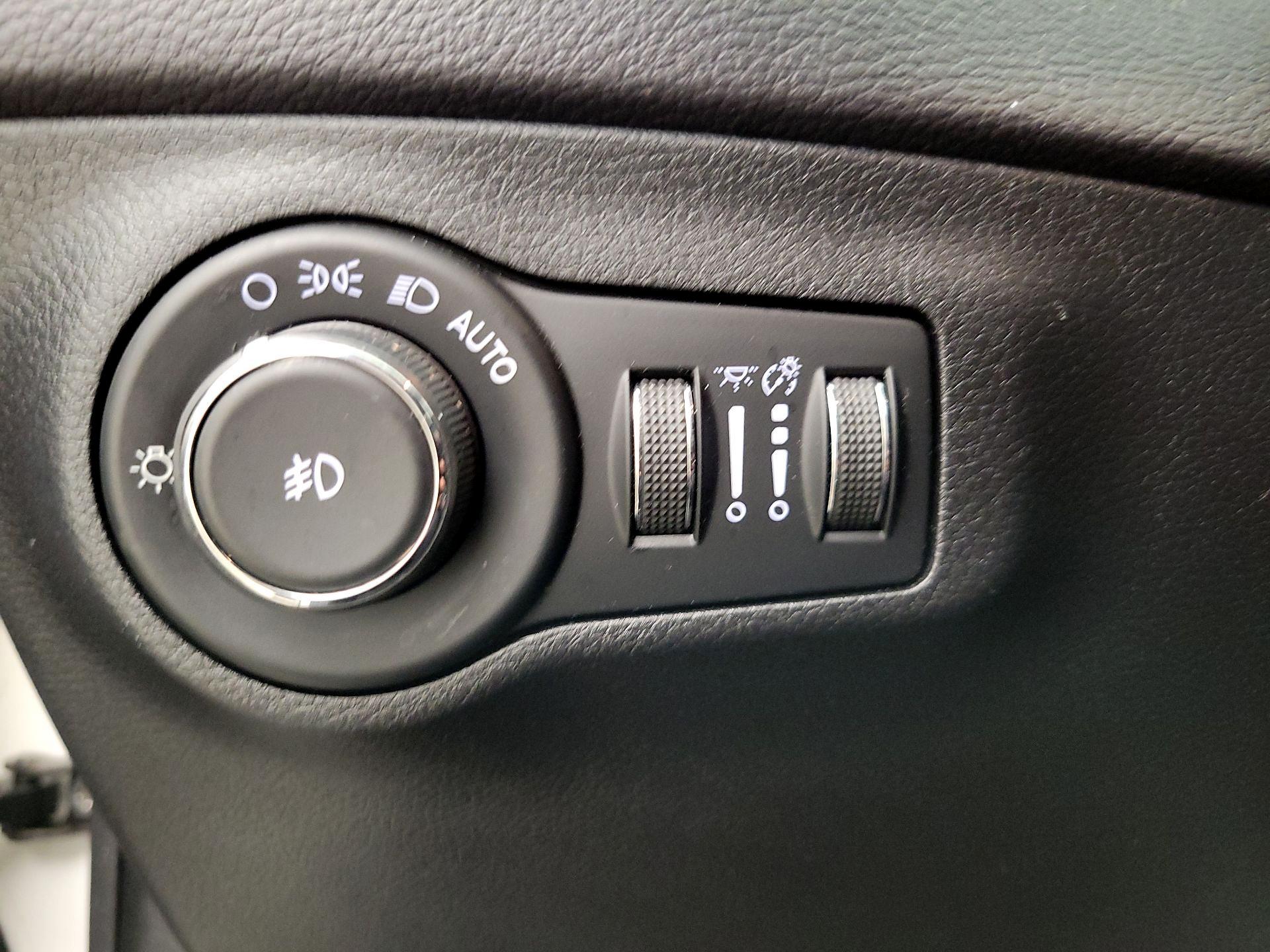 Thumbnail: 2018 Jeep Compass - 13