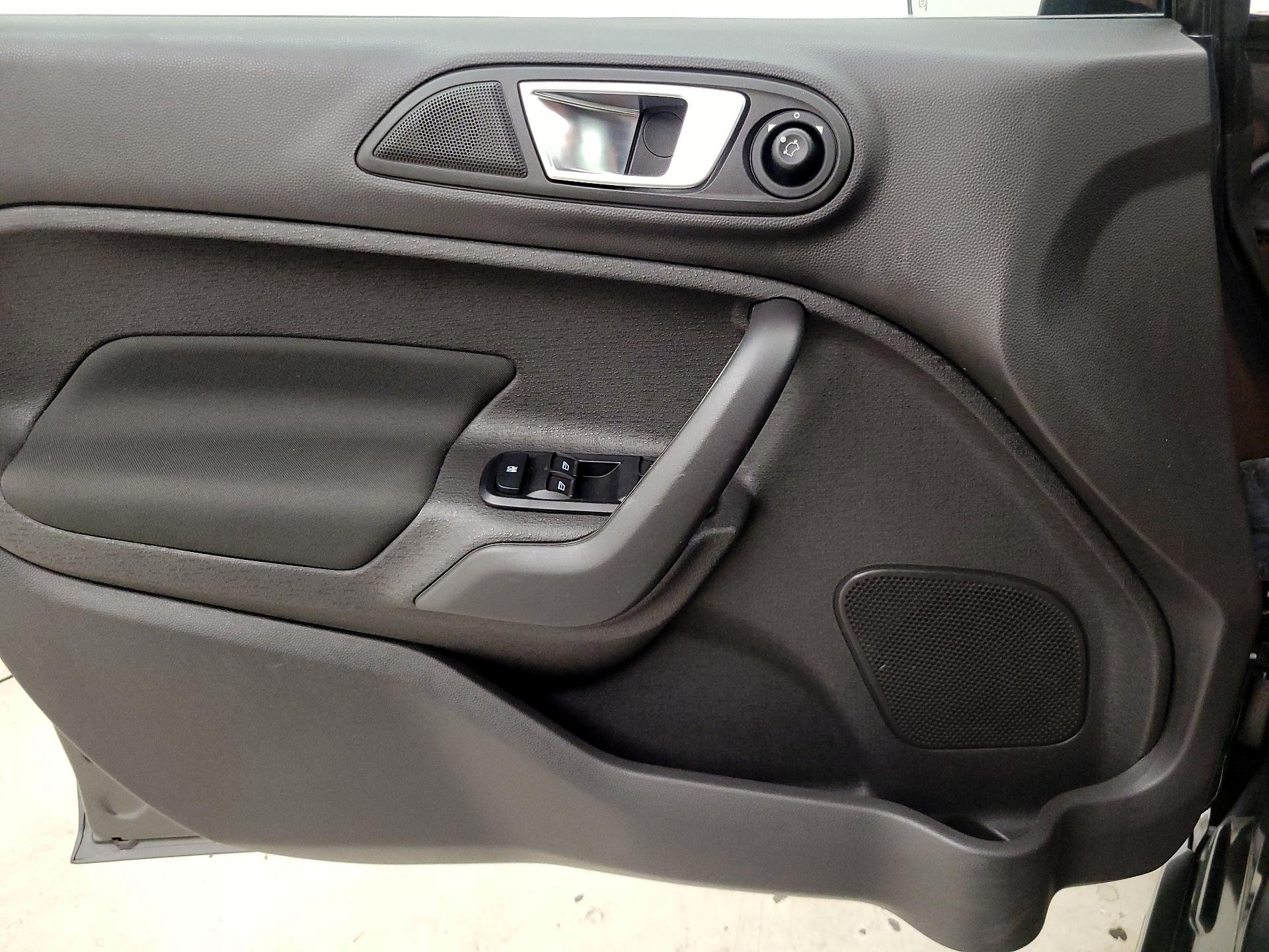 Thumbnail: 2016 Ford Fiesta - 12