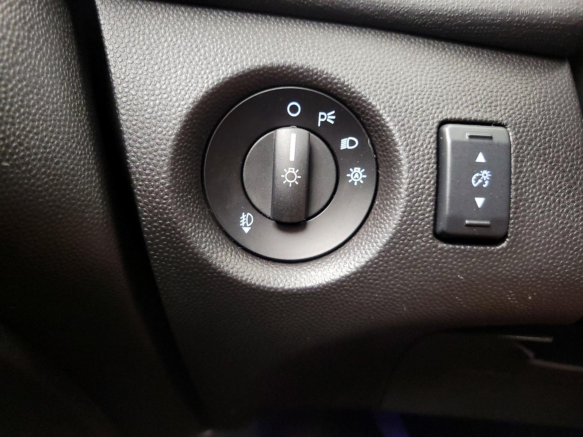 Thumbnail: 2016 Ford Fiesta - 13
