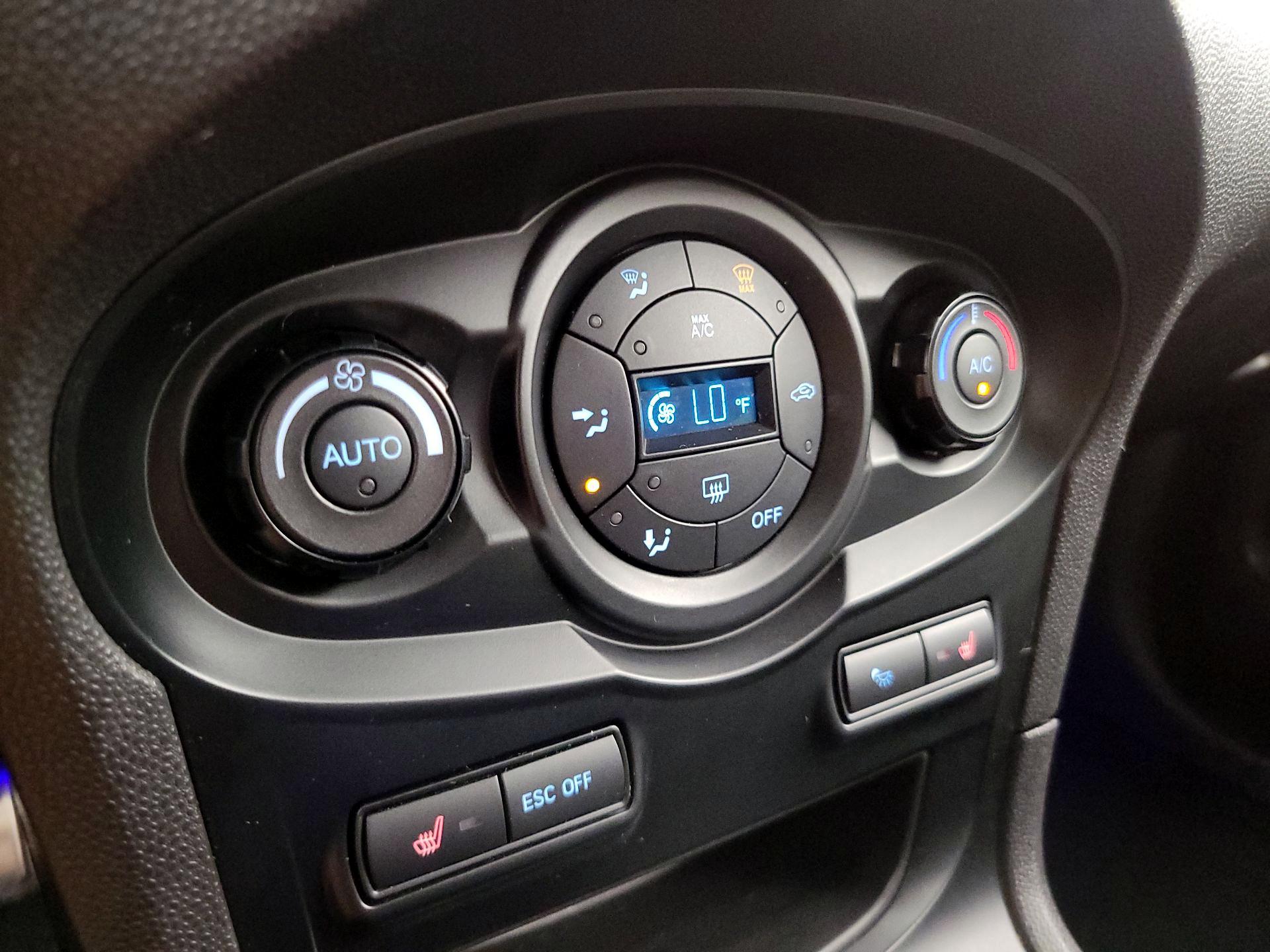 Thumbnail: 2016 Ford Fiesta - 15