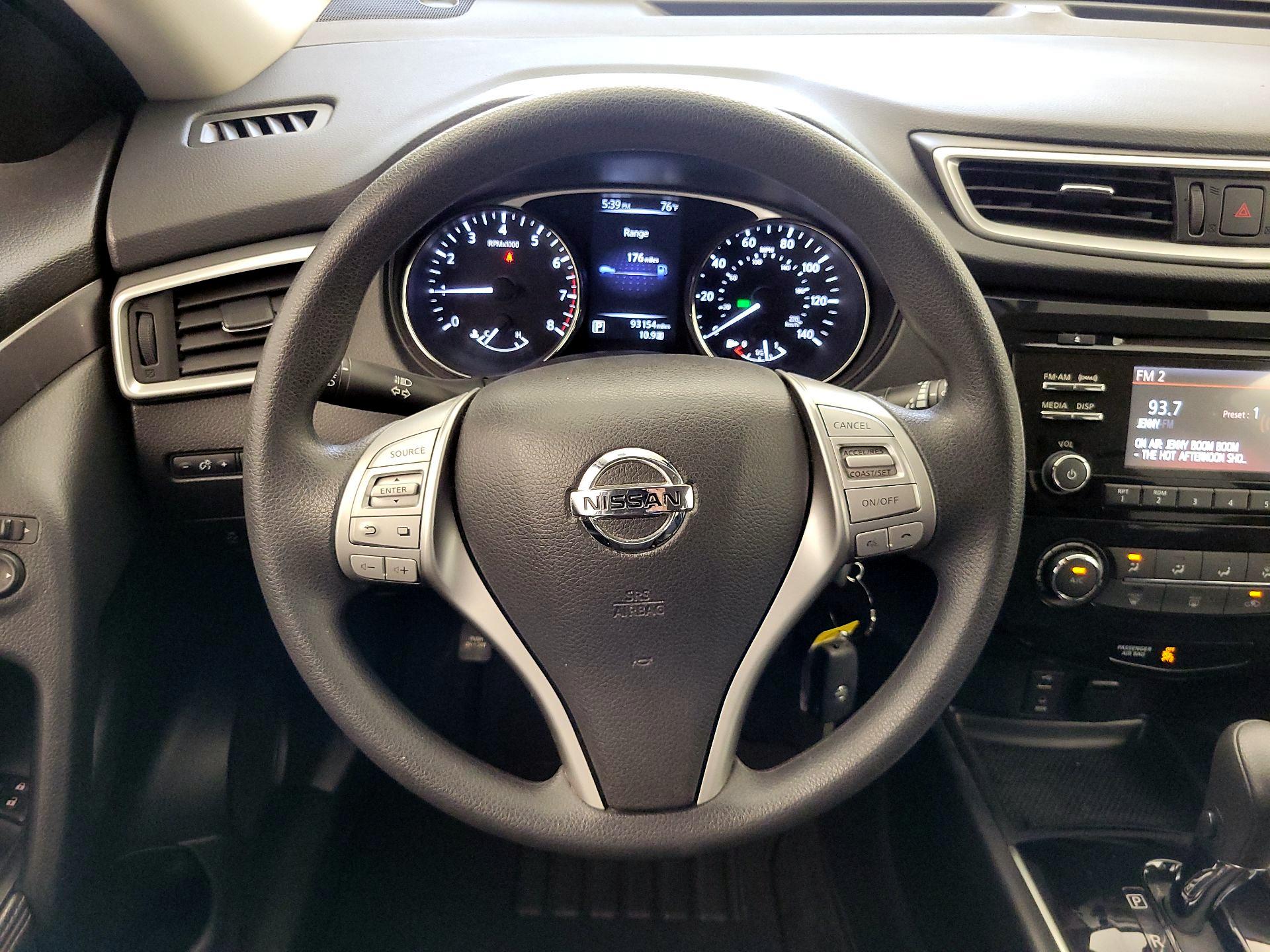 Thumbnail: 2016 Nissan Rogue - 10