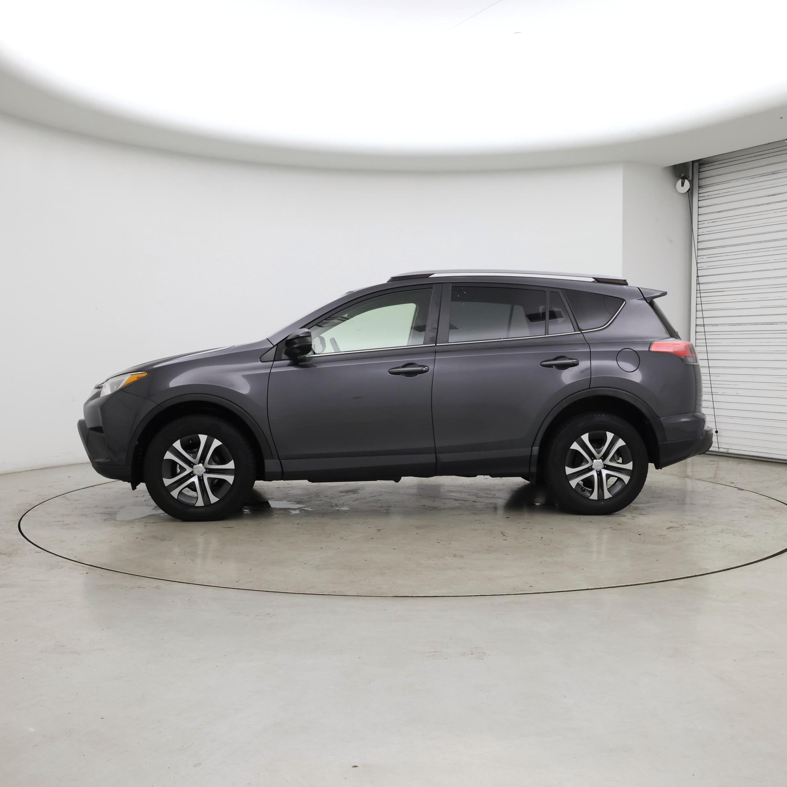 Thumbnail: 2017 Toyota RAV4 - 3