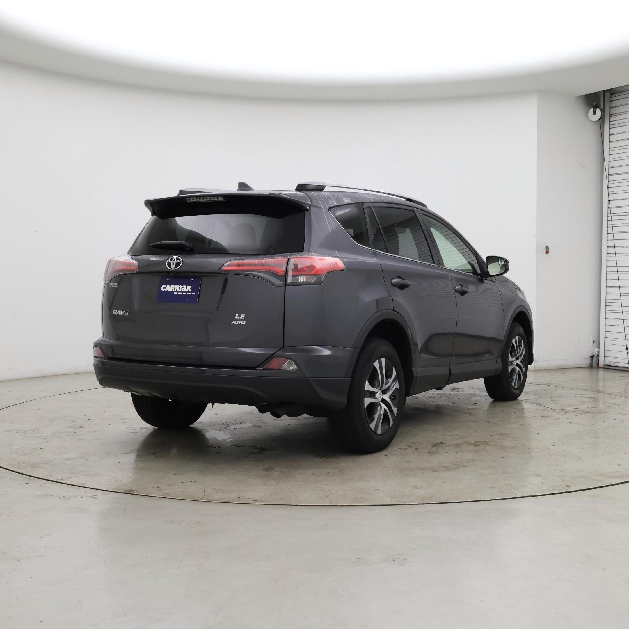 Thumbnail: 2017 Toyota RAV4 - 8
