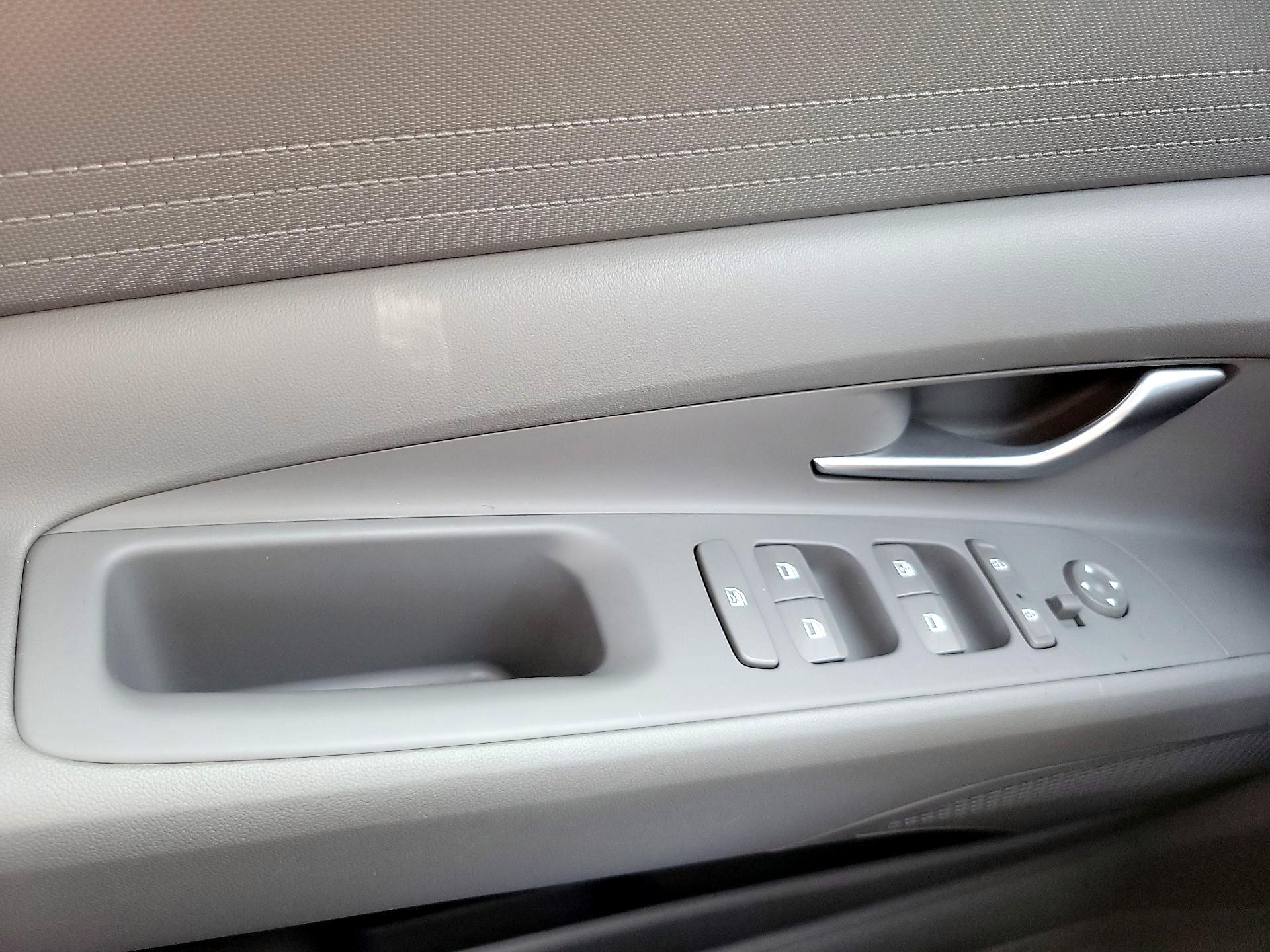 Thumbnail: 2023 Hyundai Elantra - 10