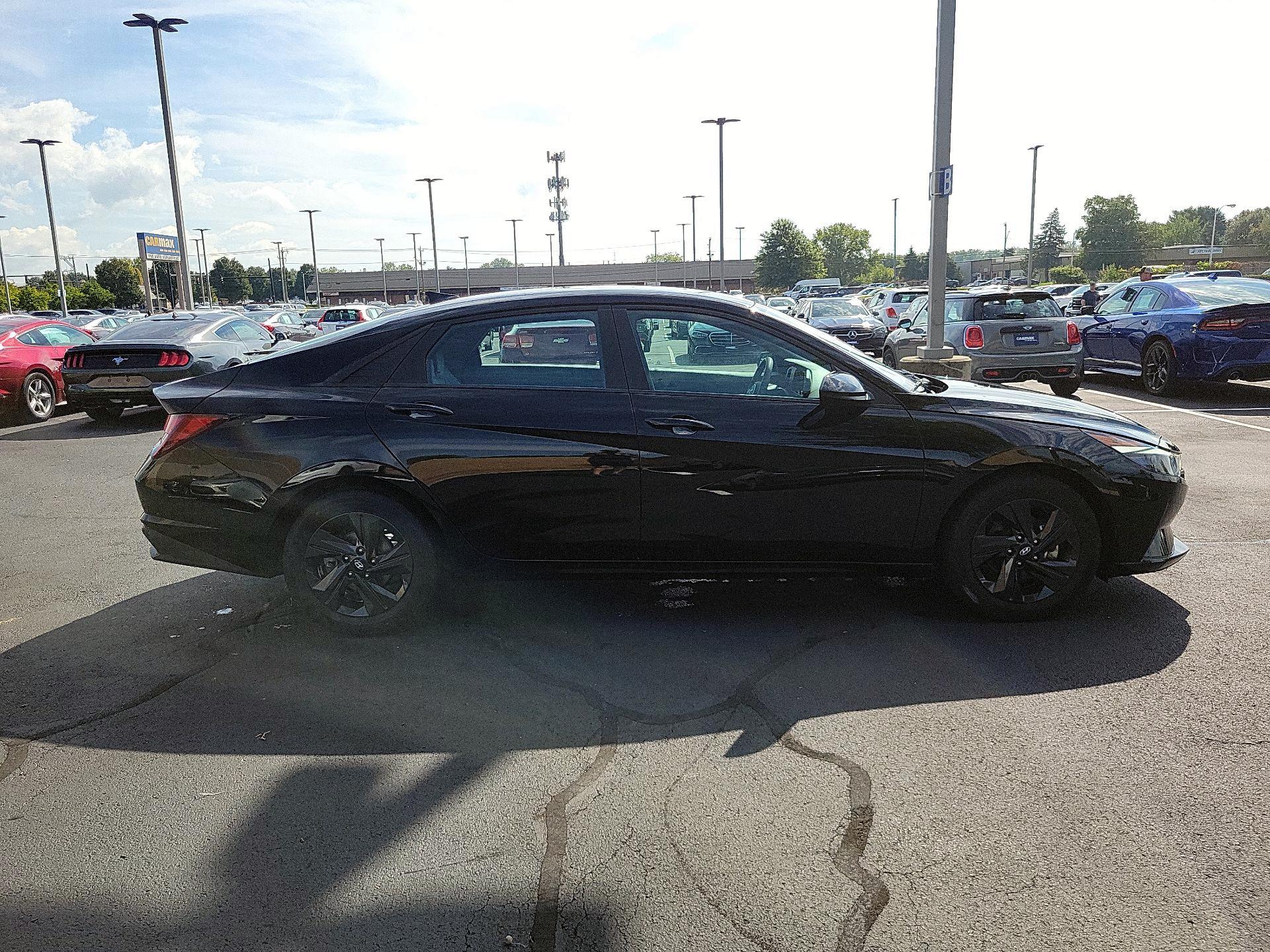 Thumbnail: 2023 Hyundai Elantra - 4