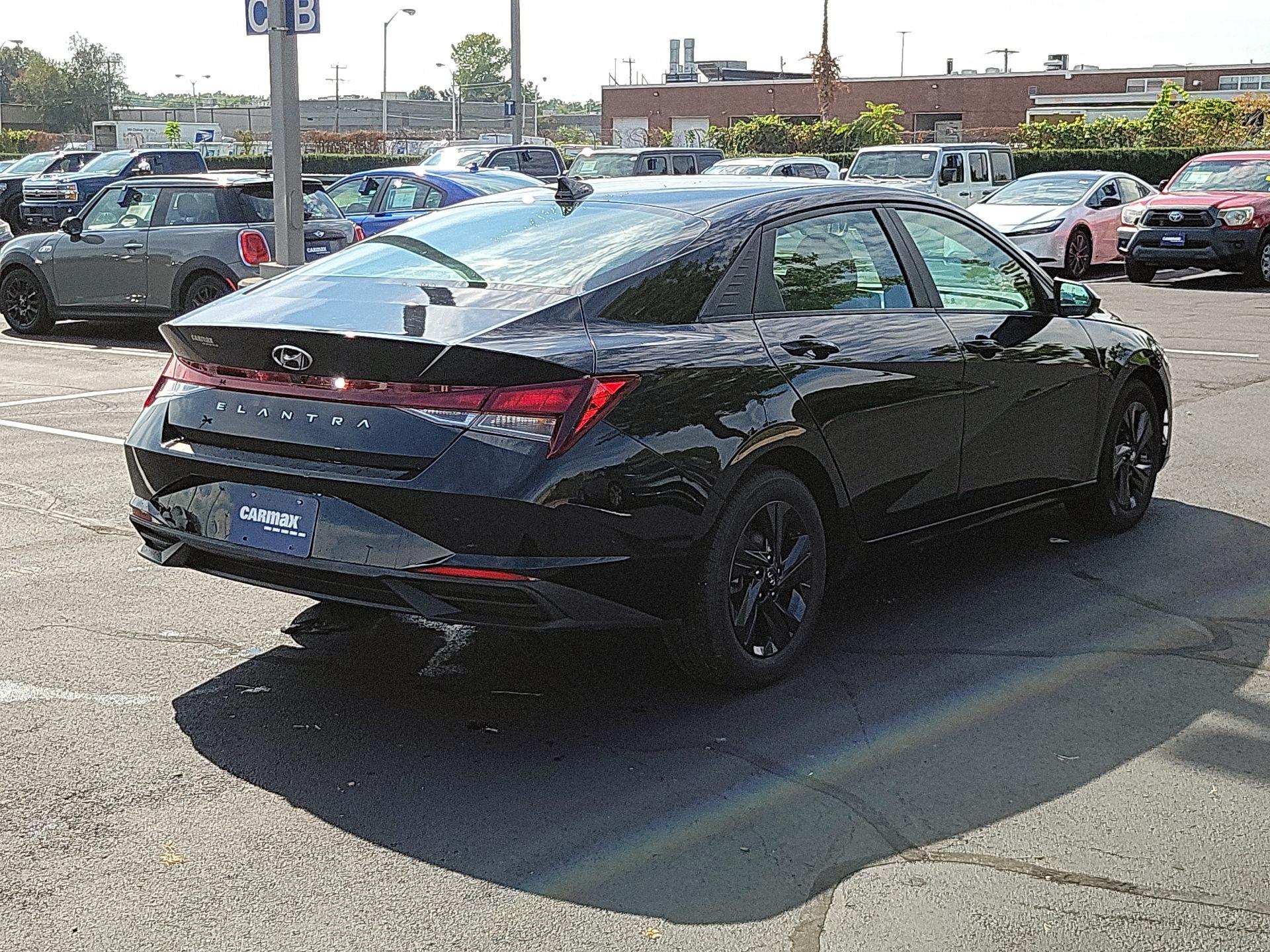 Thumbnail: 2023 Hyundai Elantra - 5