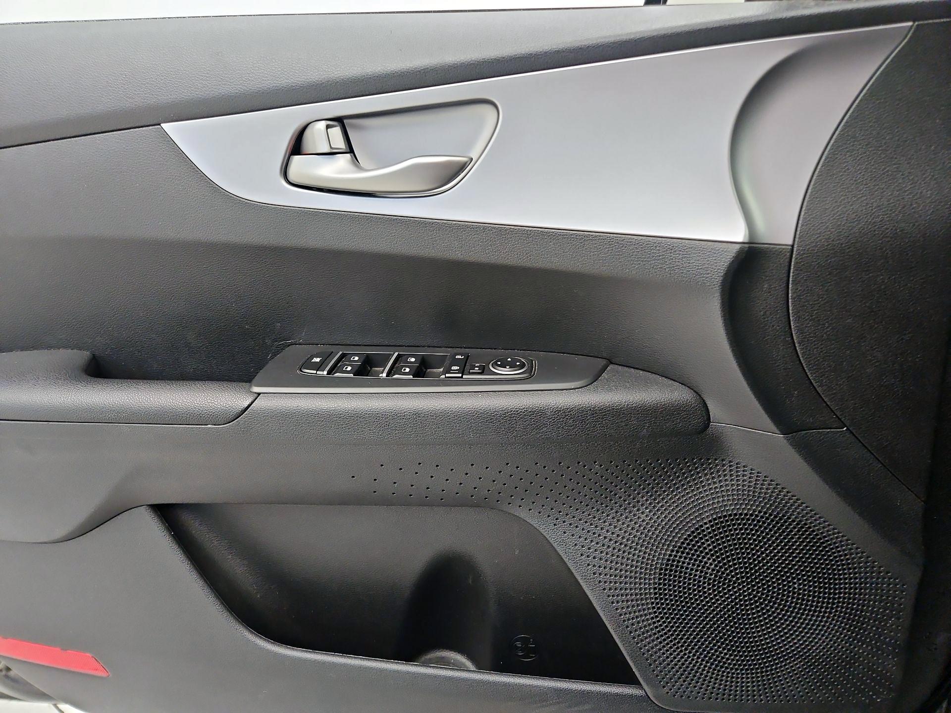 Thumbnail: 2022 Kia Forte - 12