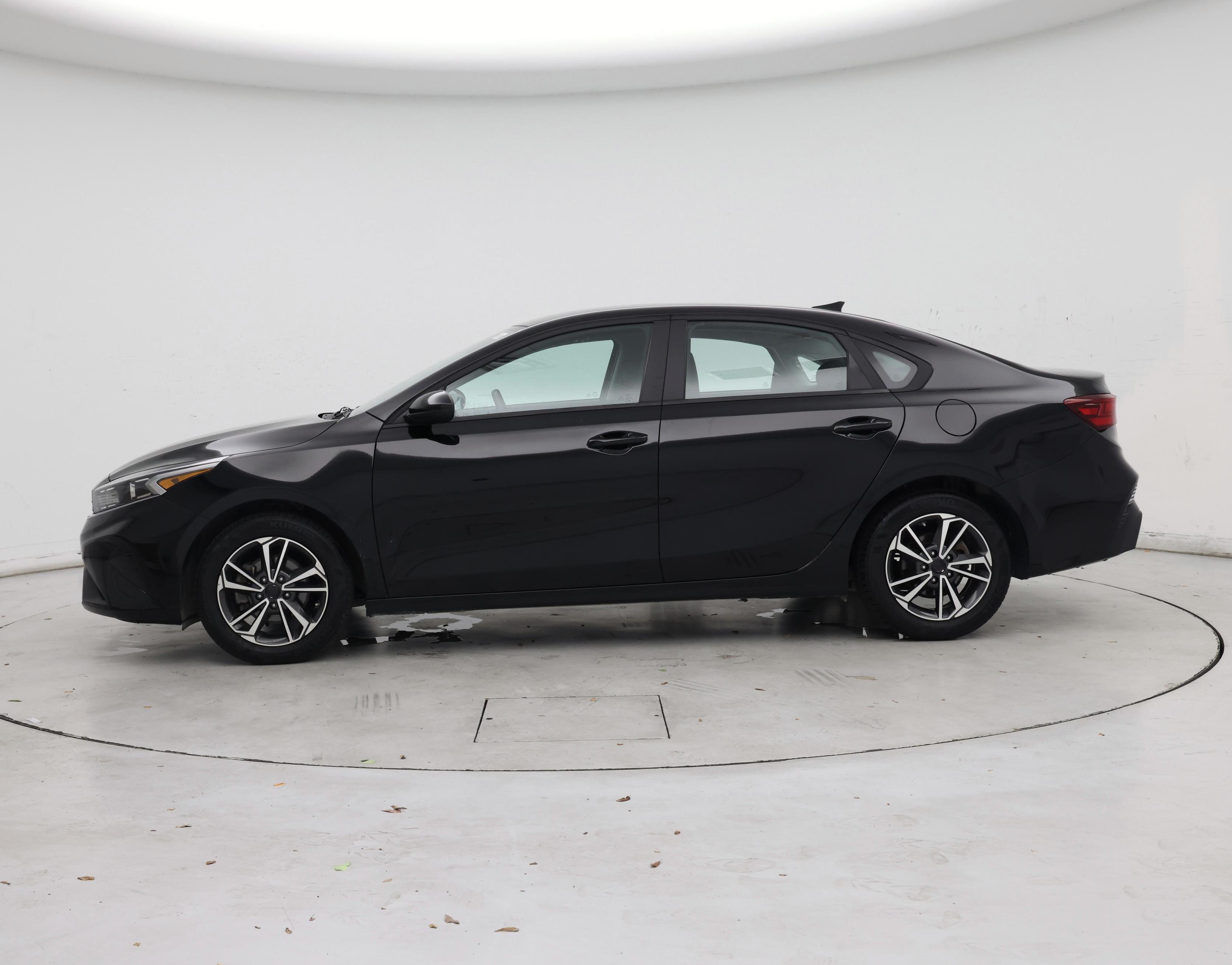 Thumbnail: 2022 Kia Forte - 3